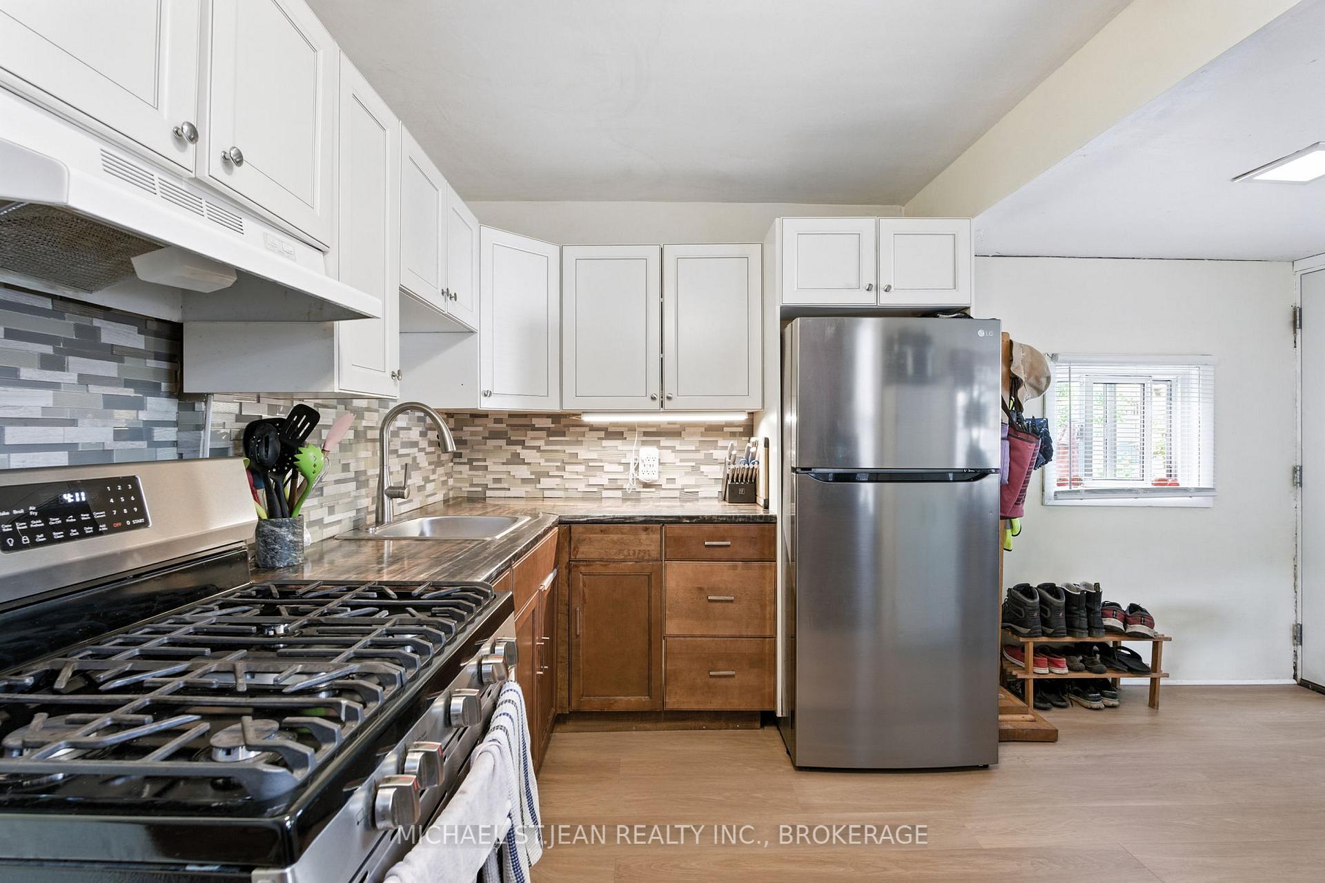 Photo 15 of 98 Tuxedo Avenue N, Hamilton, Crown Point — HOMEH