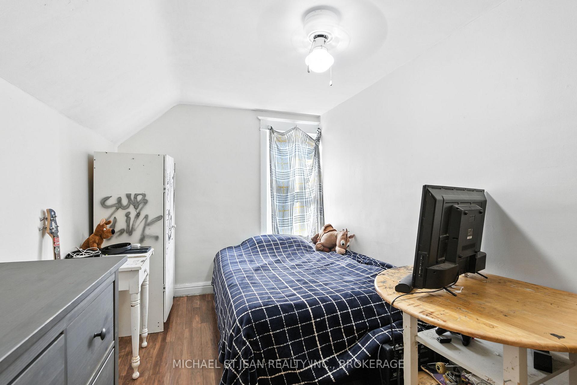 Photo 17 of 98 Tuxedo Avenue N, Hamilton, Crown Point — HOMEH