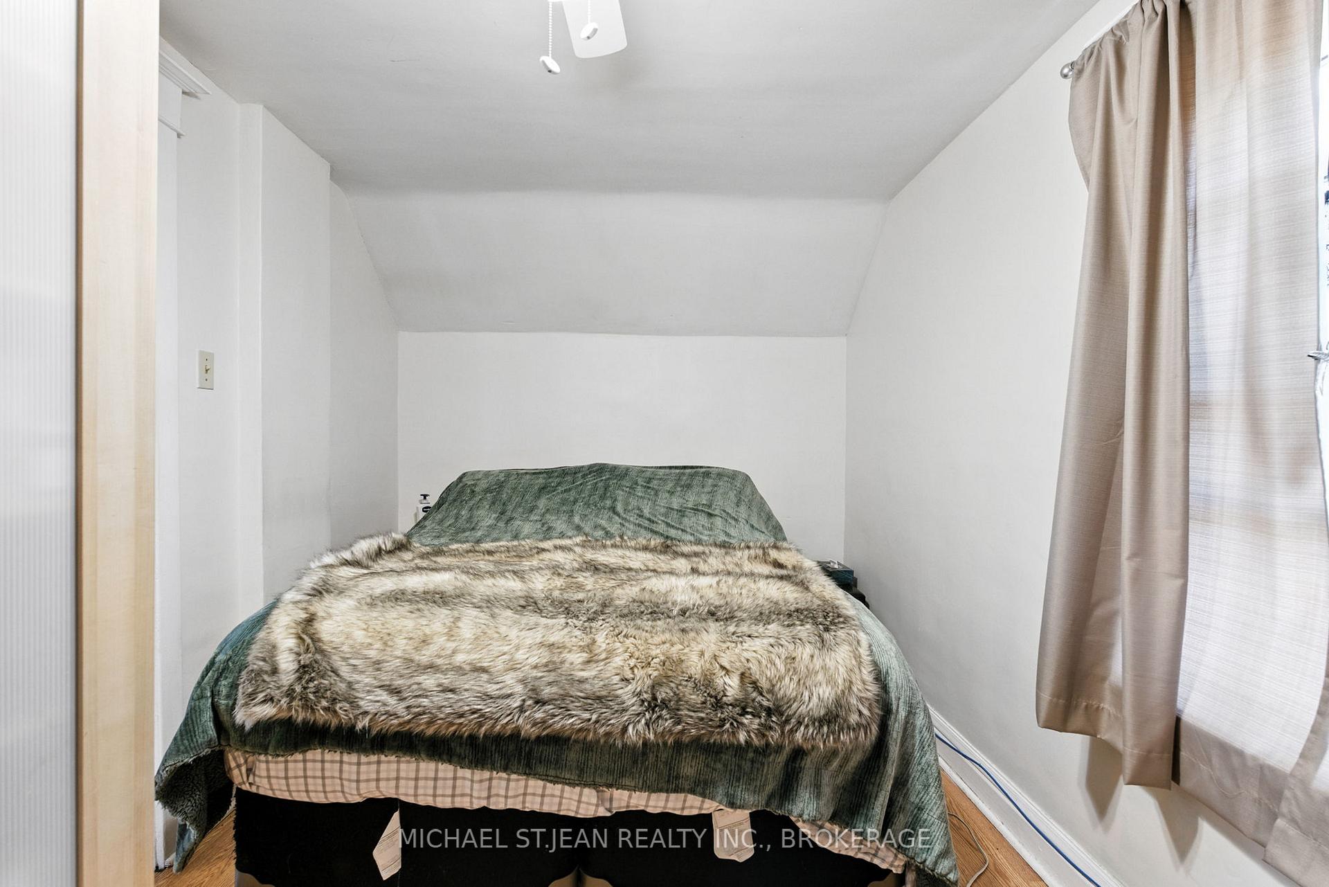 Photo 41 of 98 Tuxedo Avenue N, Hamilton, Crown Point — HOMEH