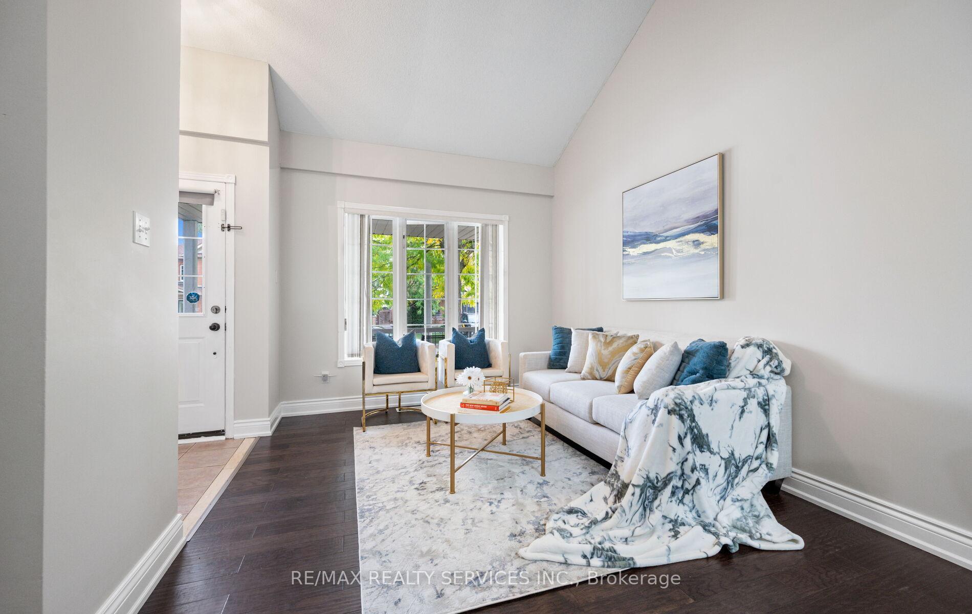 Photo 5 of 45 Heartleaf Crescent, Brampton, Fletcher's Meadow — HOMEH
