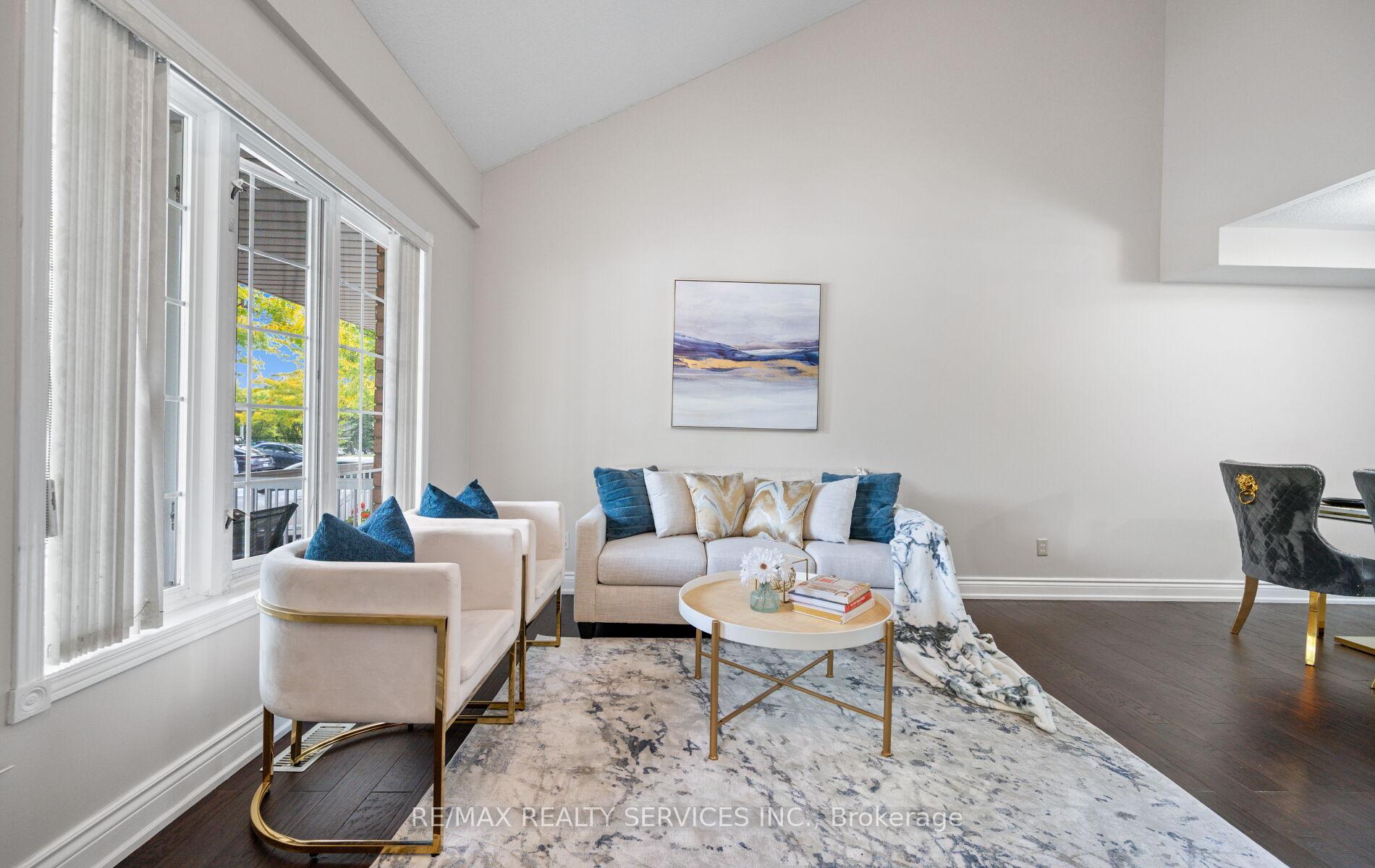 Photo 6 of 45 Heartleaf Crescent, Brampton, Fletcher's Meadow — HOMEH