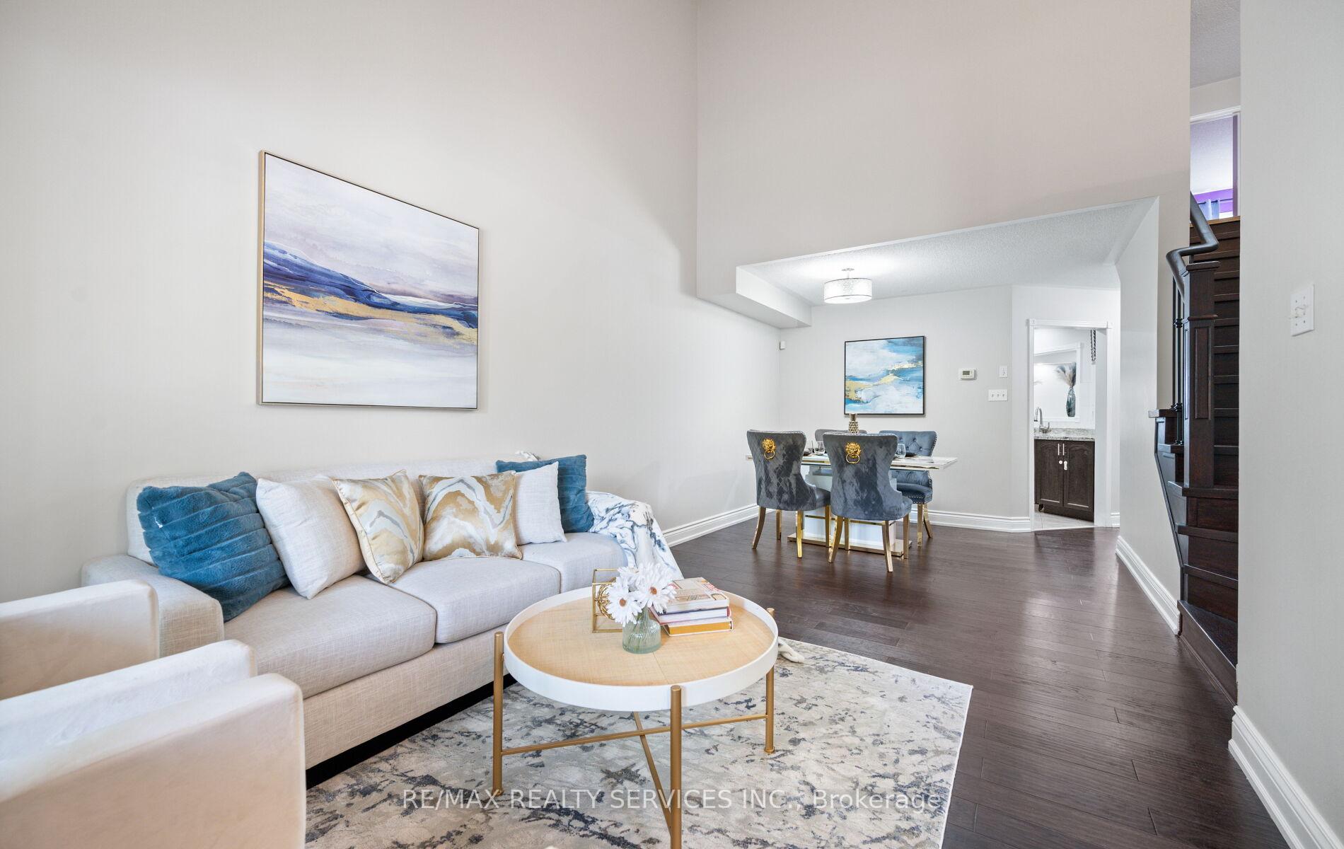 Photo 8 of 45 Heartleaf Crescent, Brampton, Fletcher's Meadow — HOMEH
