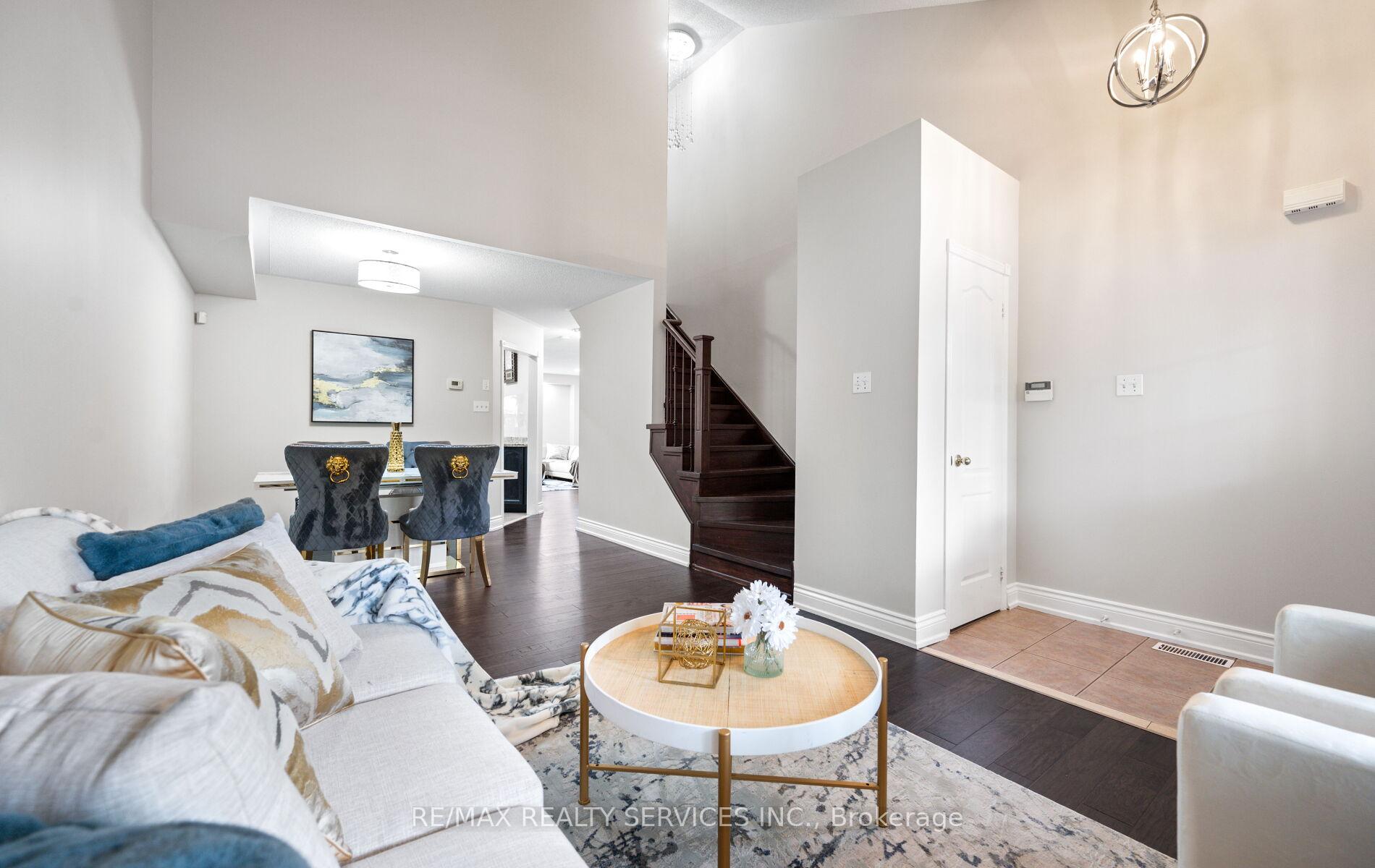 Photo 9 of 45 Heartleaf Crescent, Brampton, Fletcher's Meadow — HOMEH