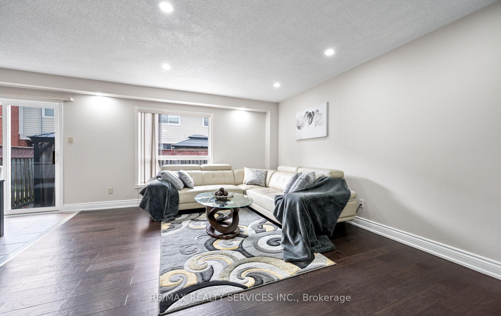 Photo 13 of 45 Heartleaf Crescent, Brampton, Fletcher's Meadow — HOMEH