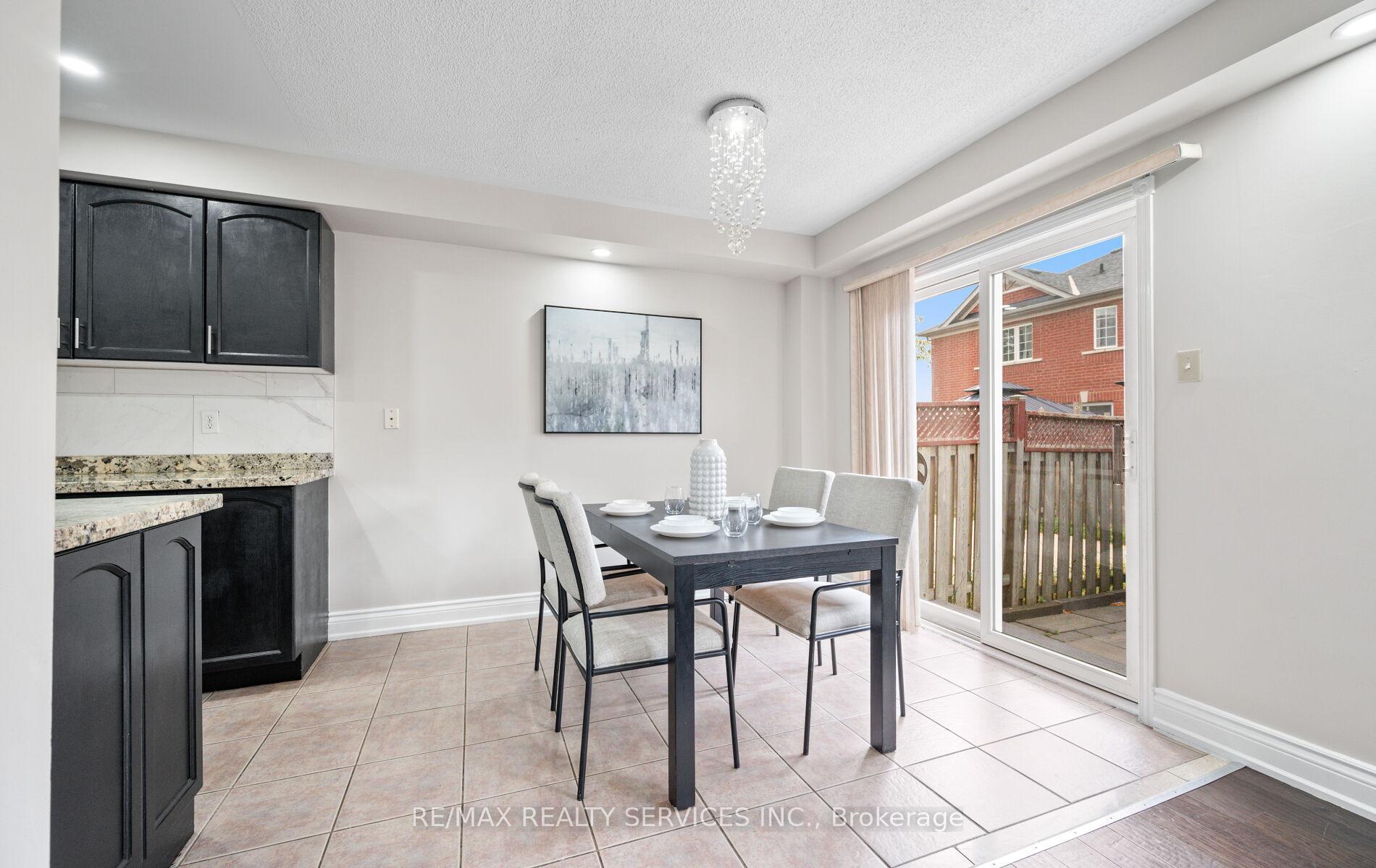 Photo 17 of 45 Heartleaf Crescent, Brampton, Fletcher's Meadow — HOMEH