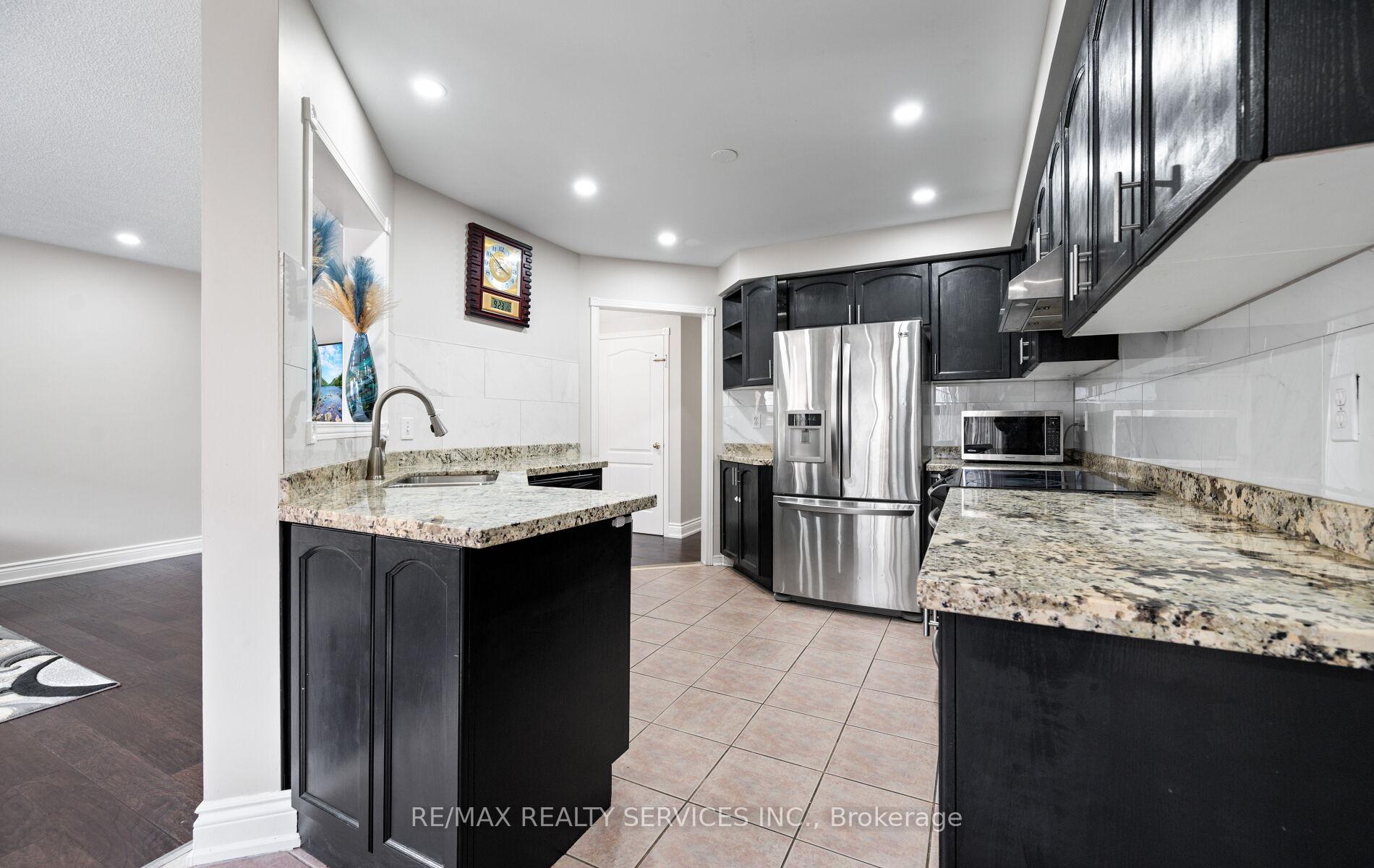 Photo 20 of 45 Heartleaf Crescent, Brampton, Fletcher's Meadow — HOMEH