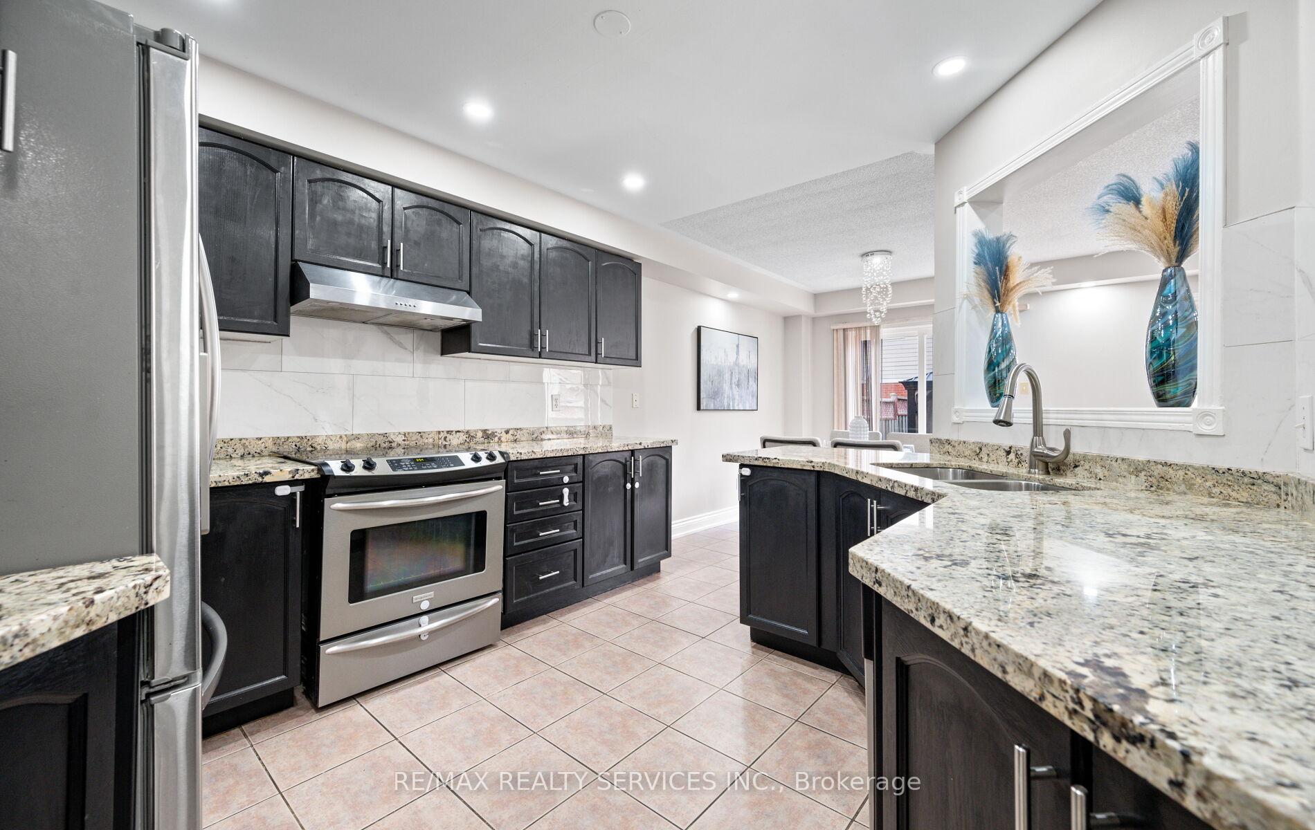 Photo 21 of 45 Heartleaf Crescent, Brampton, Fletcher's Meadow — HOMEH