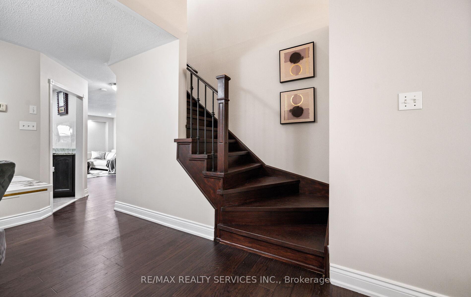 Photo 23 of 45 Heartleaf Crescent, Brampton, Fletcher's Meadow — HOMEH