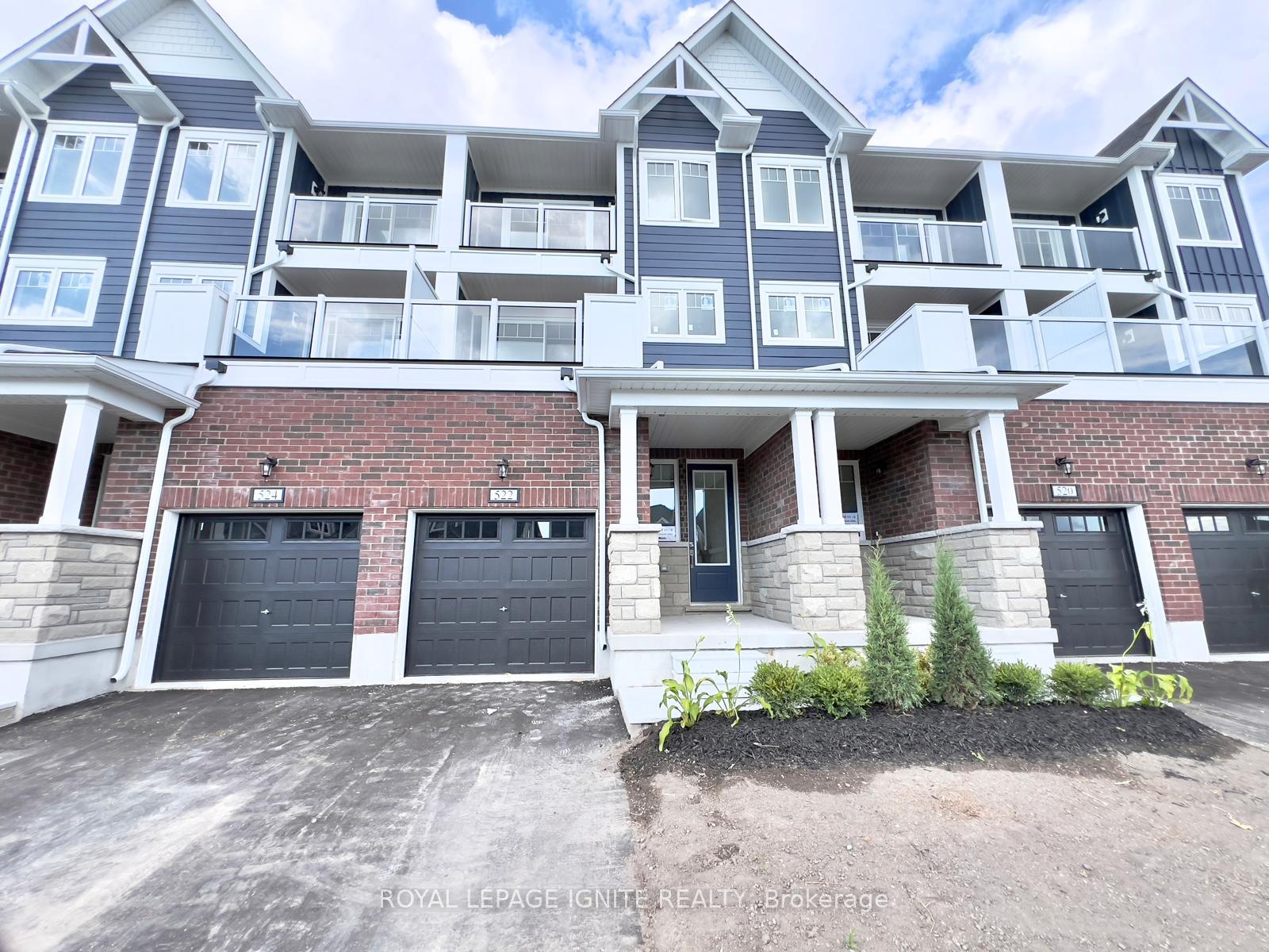 Photo 2 of 522 Hudson Crescent, Midland — HOMEH