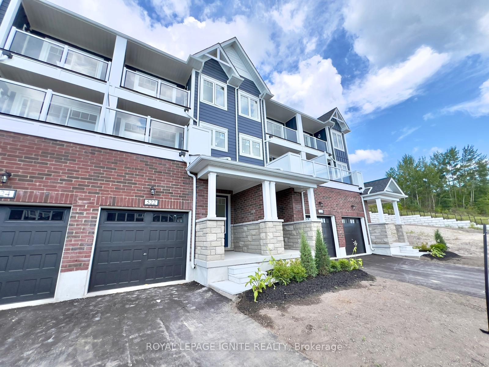 Photo 3 of 522 Hudson Crescent, Midland — HOMEH