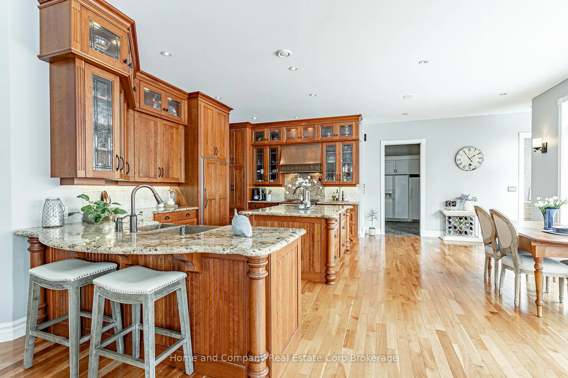 Photo 11 of 17 Sir Adam Beck Road, Stratford — HOMEH