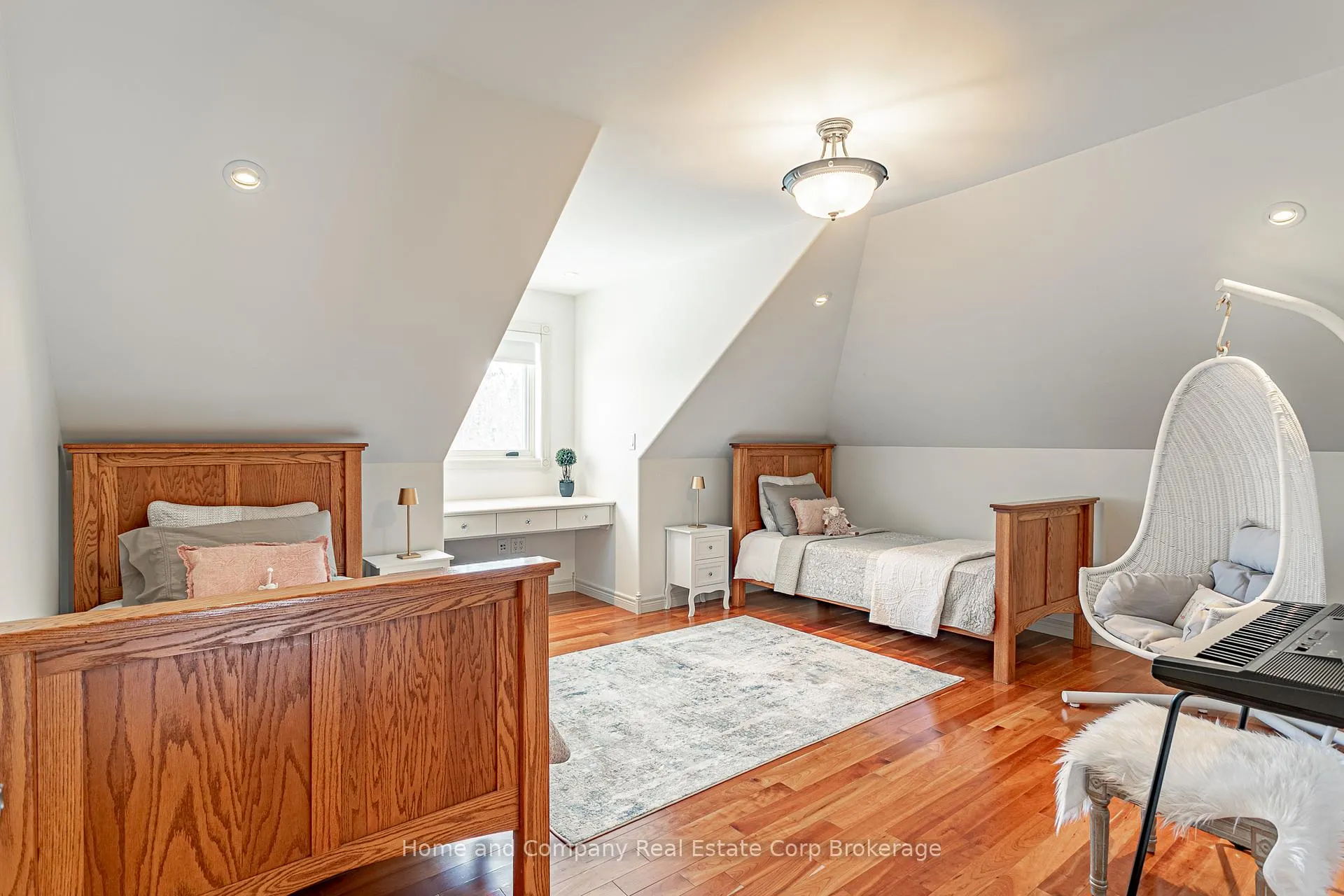 Photo 31 of 17 Sir Adam Beck Road, Stratford — HOMEH