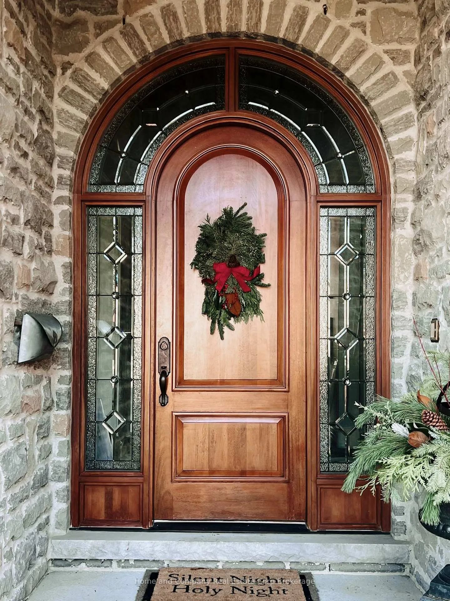 Photo 37 of 17 Sir Adam Beck Road, Stratford — HOMEH