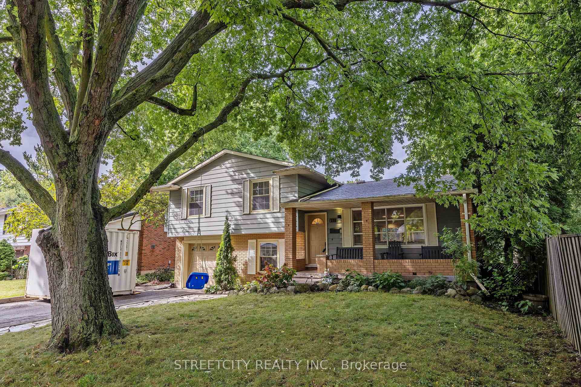 Photo 1 of 747 Westbury Crescent, London, South O — HOMEH