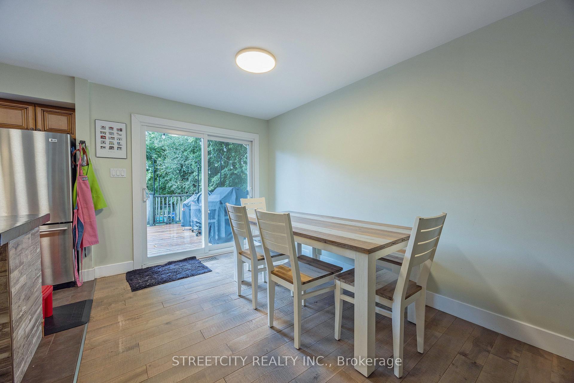 Photo 14 of 747 Westbury Crescent, London, South O — HOMEH