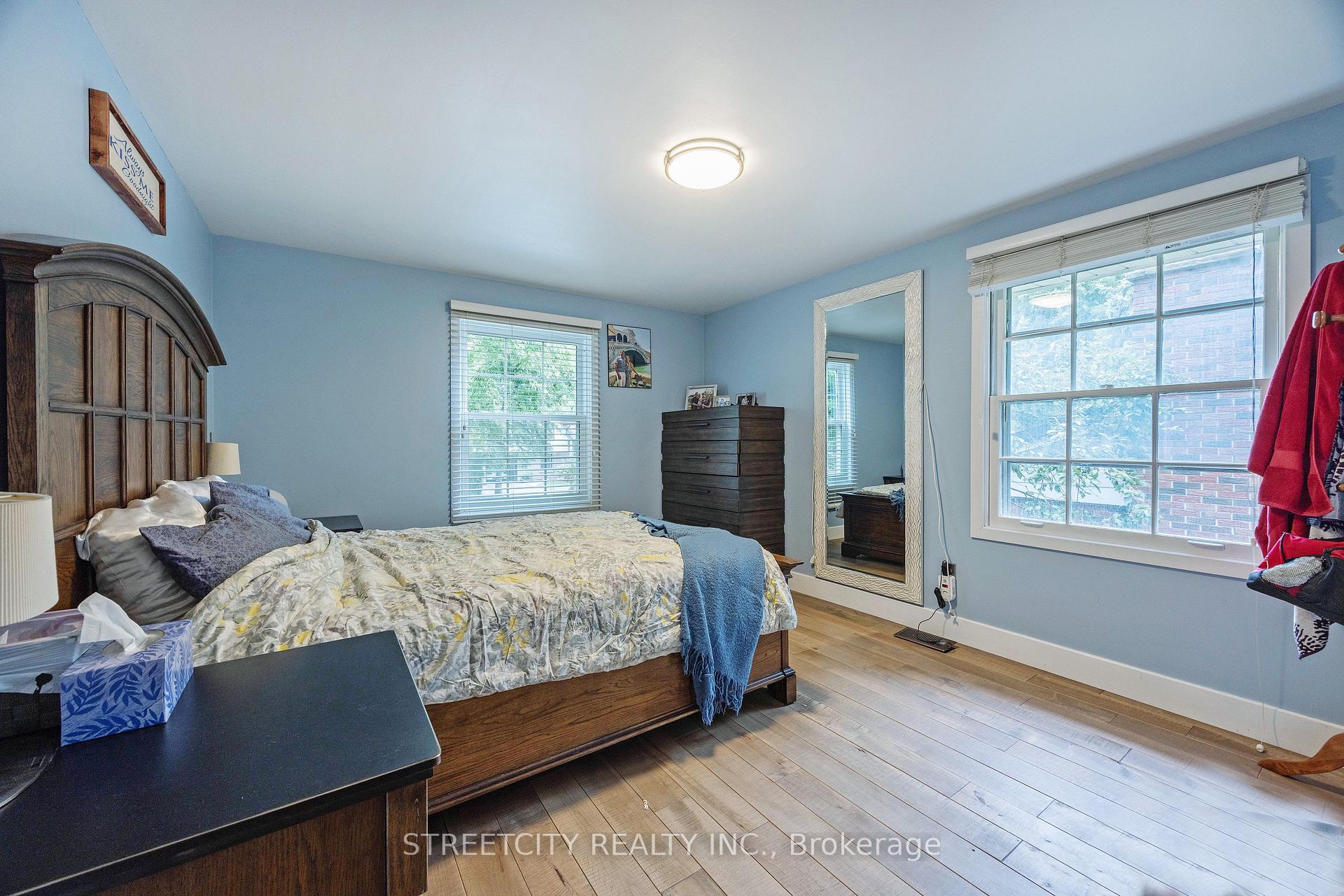 Photo 15 of 747 Westbury Crescent, London, South O — HOMEH