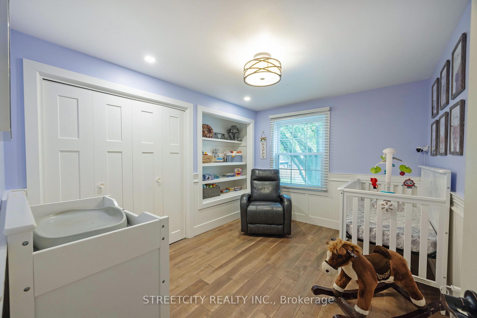 Photo 16 of 747 Westbury Crescent, London, South O — HOMEH