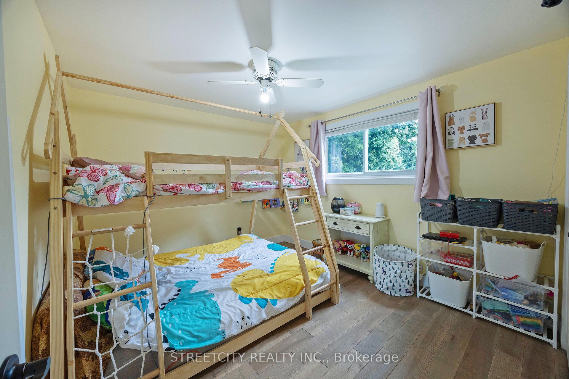 Photo 18 of 747 Westbury Crescent, London, South O — HOMEH