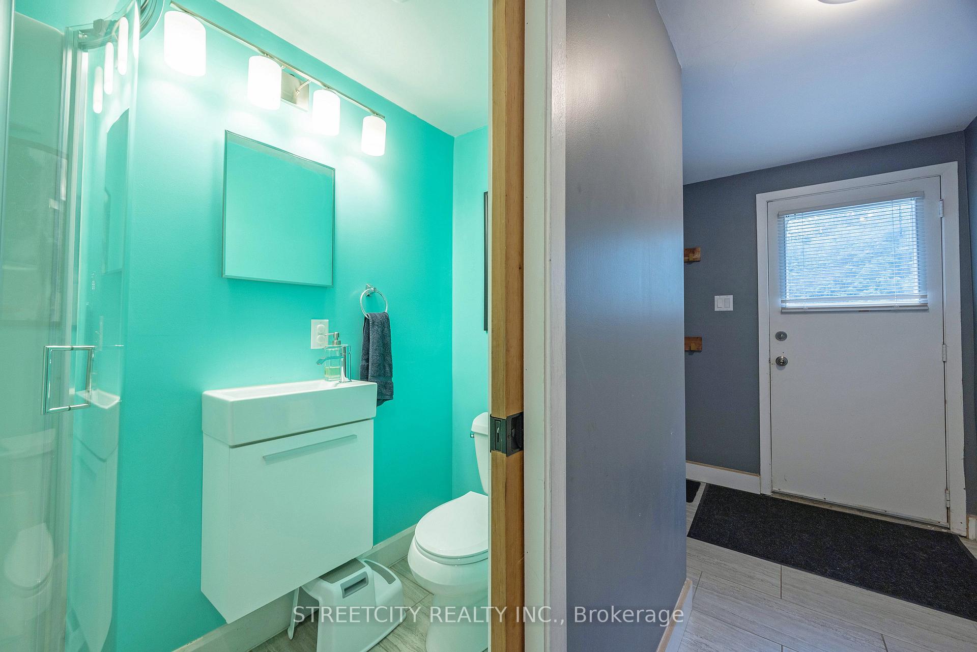 Photo 21 of 747 Westbury Crescent, London, South O — HOMEH