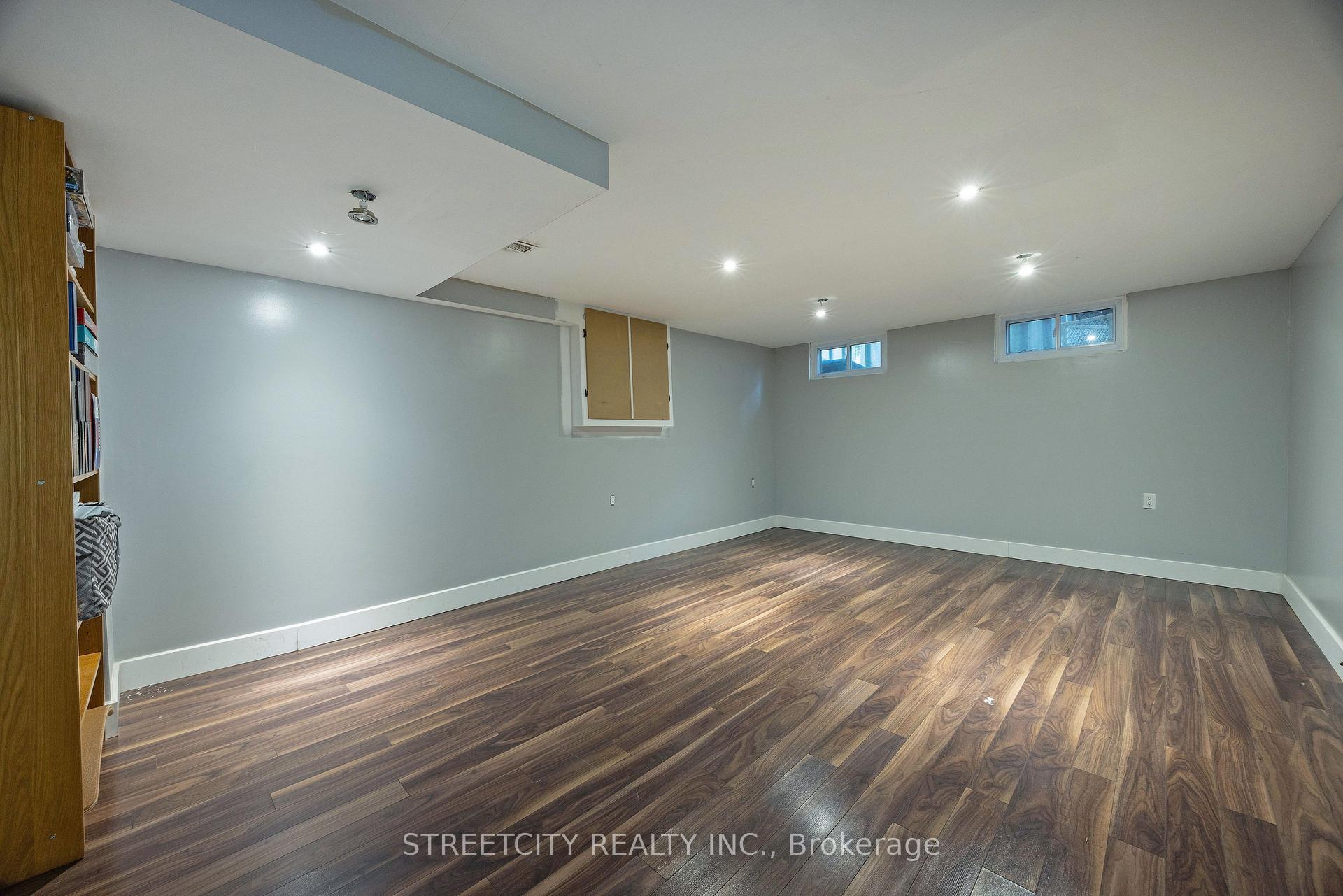 Photo 24 of 747 Westbury Crescent, London, South O — HOMEH