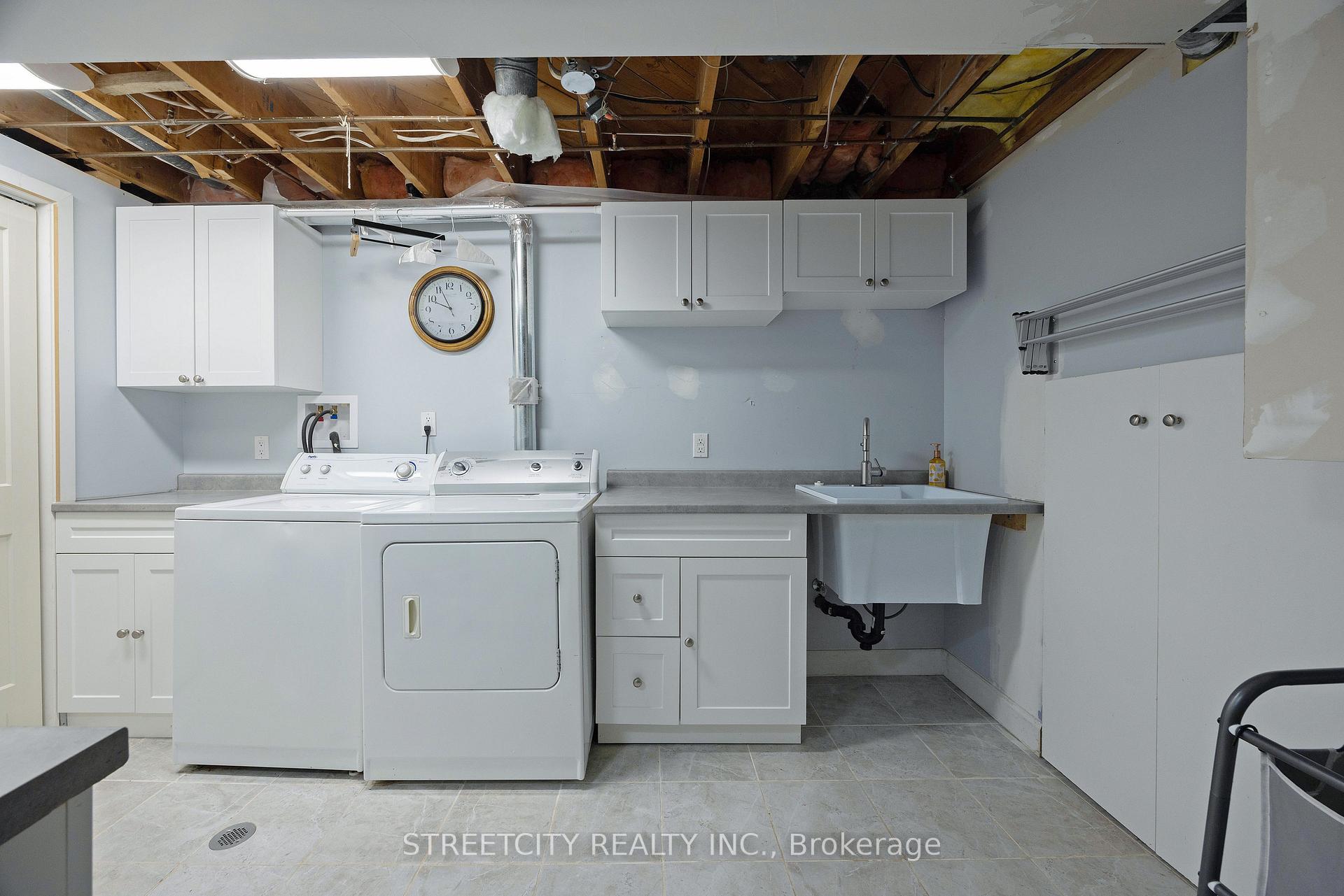Photo 27 of 747 Westbury Crescent, London, South O — HOMEH
