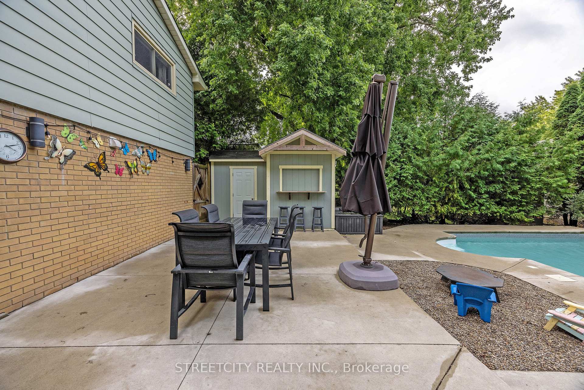 Photo 32 of 747 Westbury Crescent, London, South O — HOMEH