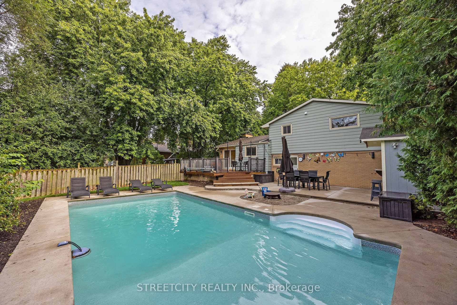 Photo 36 of 747 Westbury Crescent, London, South O — HOMEH