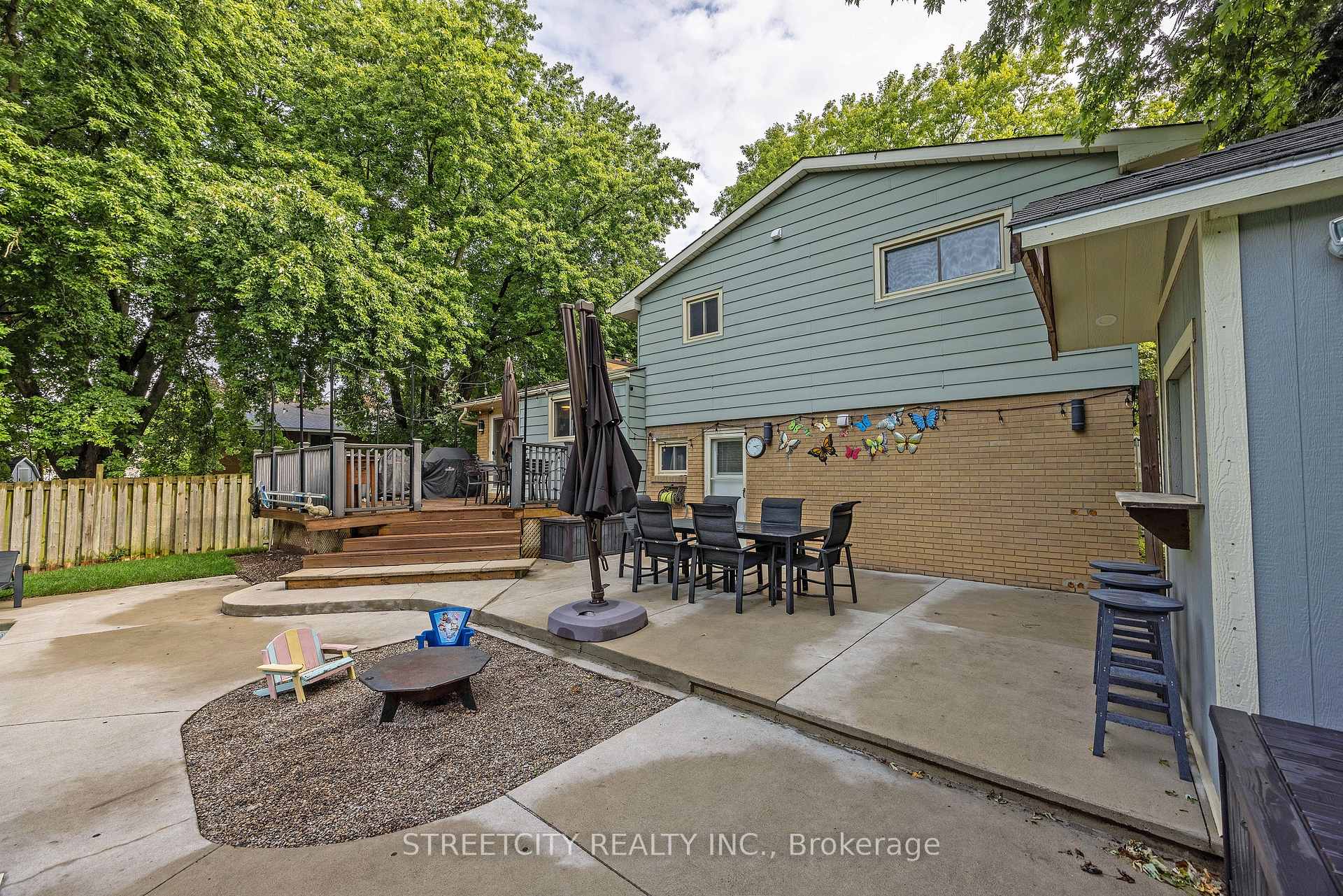 Photo 38 of 747 Westbury Crescent, London, South O — HOMEH