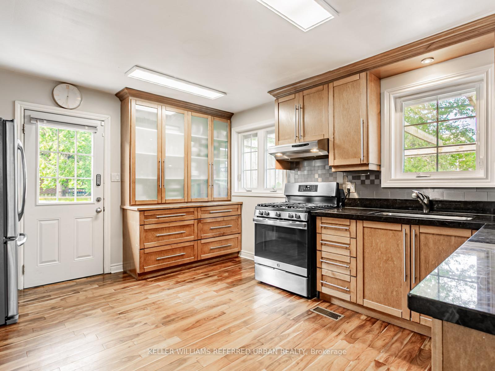 Photo 13 of 68 Stormont Avenue, Toronto, Englemount-Lawrence — HOMEH