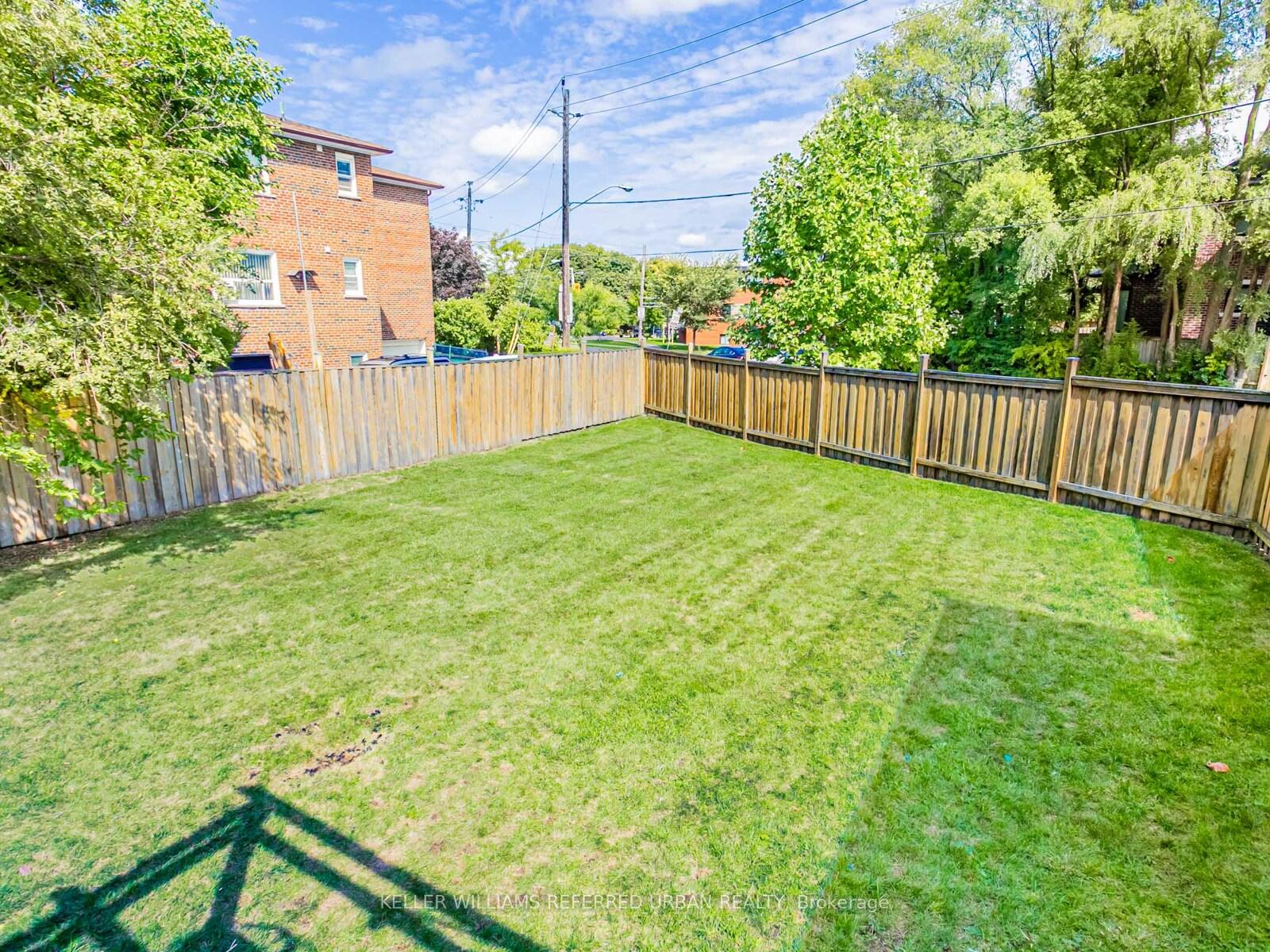 Photo 33 of 68 Stormont Avenue, Toronto, Englemount-Lawrence — HOMEH