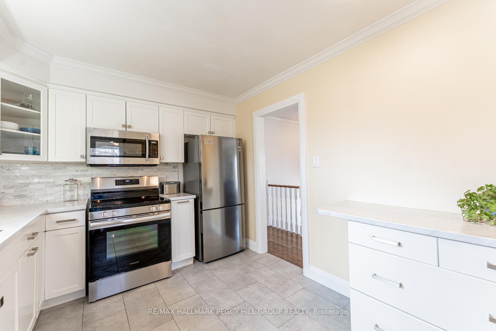 Photo 4 of 45 Shoreview Drive, Barrie, North Shore — HOMEH