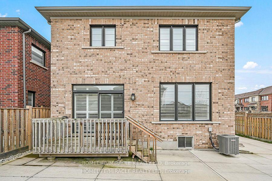 Photo 4 of 3 Aldgate Avenue, Hamilton, Stoney Creek Mountain — HOMEH