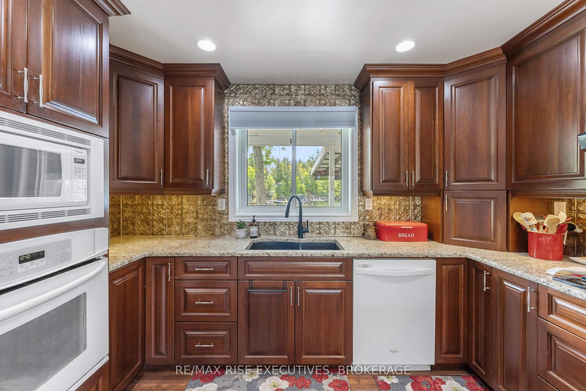 Photo 16 of 1043 Morning Glory Lane, Frontenac, Frontenac South — HOMEH