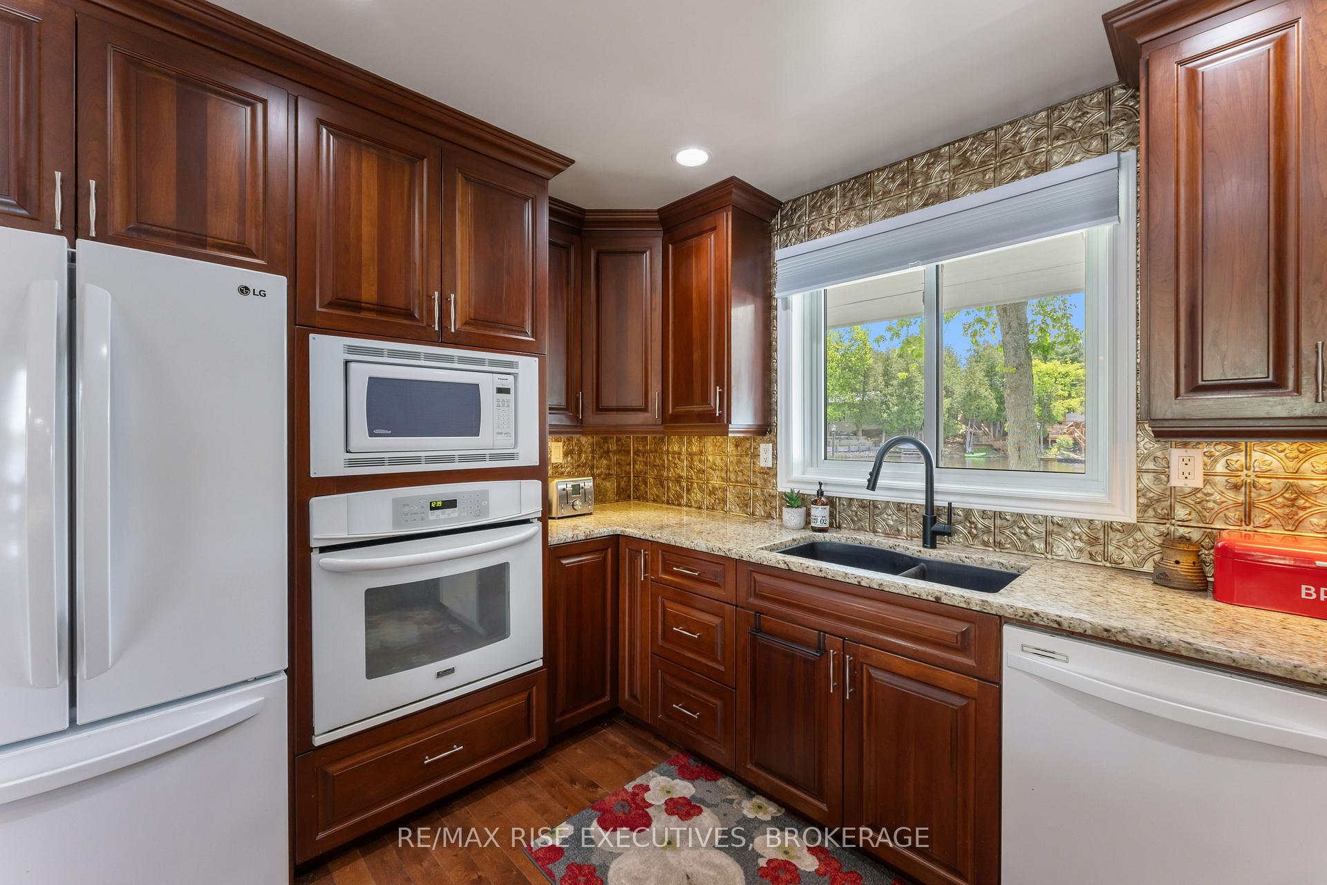 Photo 18 of 1043 Morning Glory Lane, Frontenac, Frontenac South — HOMEH
