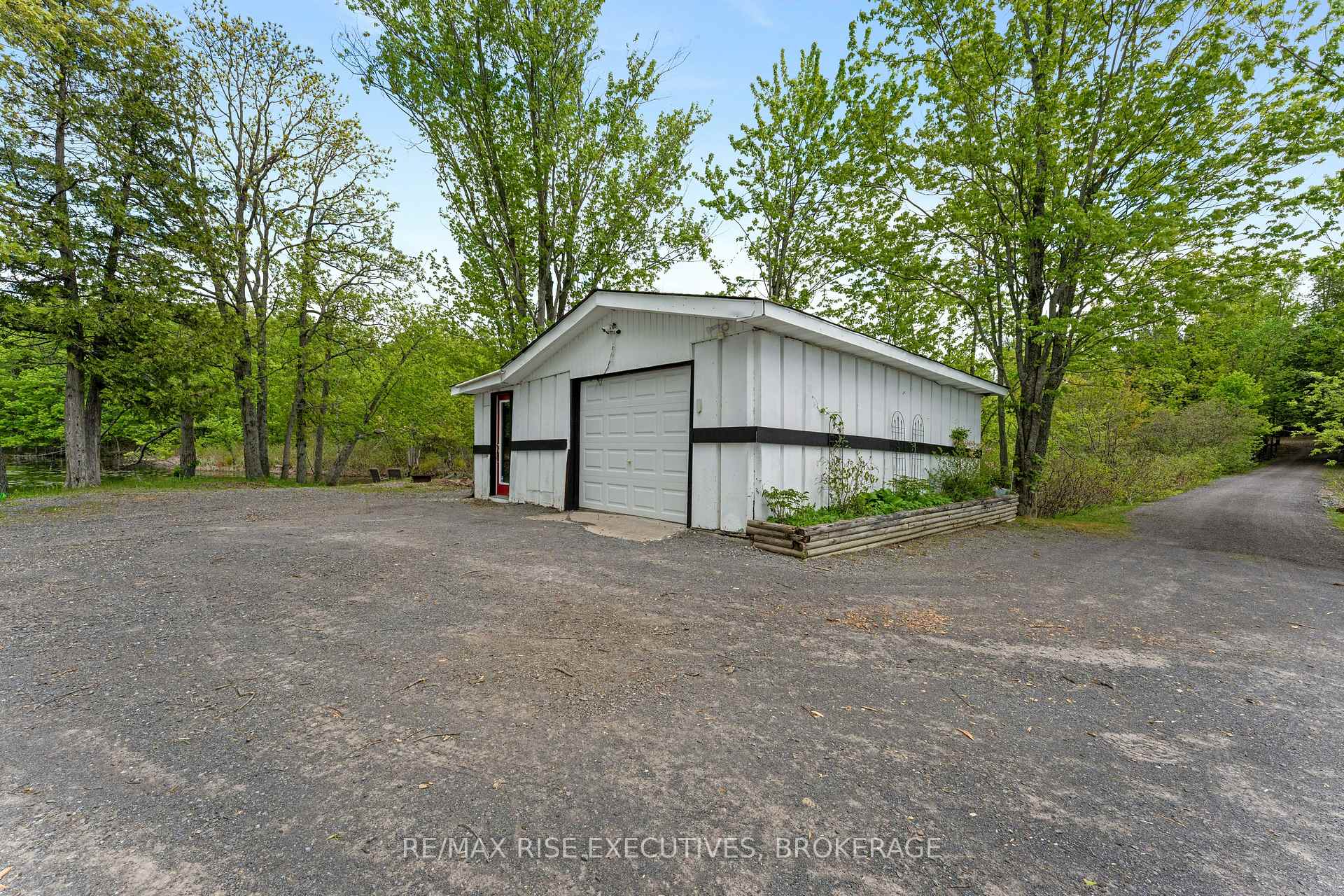 Photo 40 of 1043 Morning Glory Lane, Frontenac, Frontenac South — HOMEH