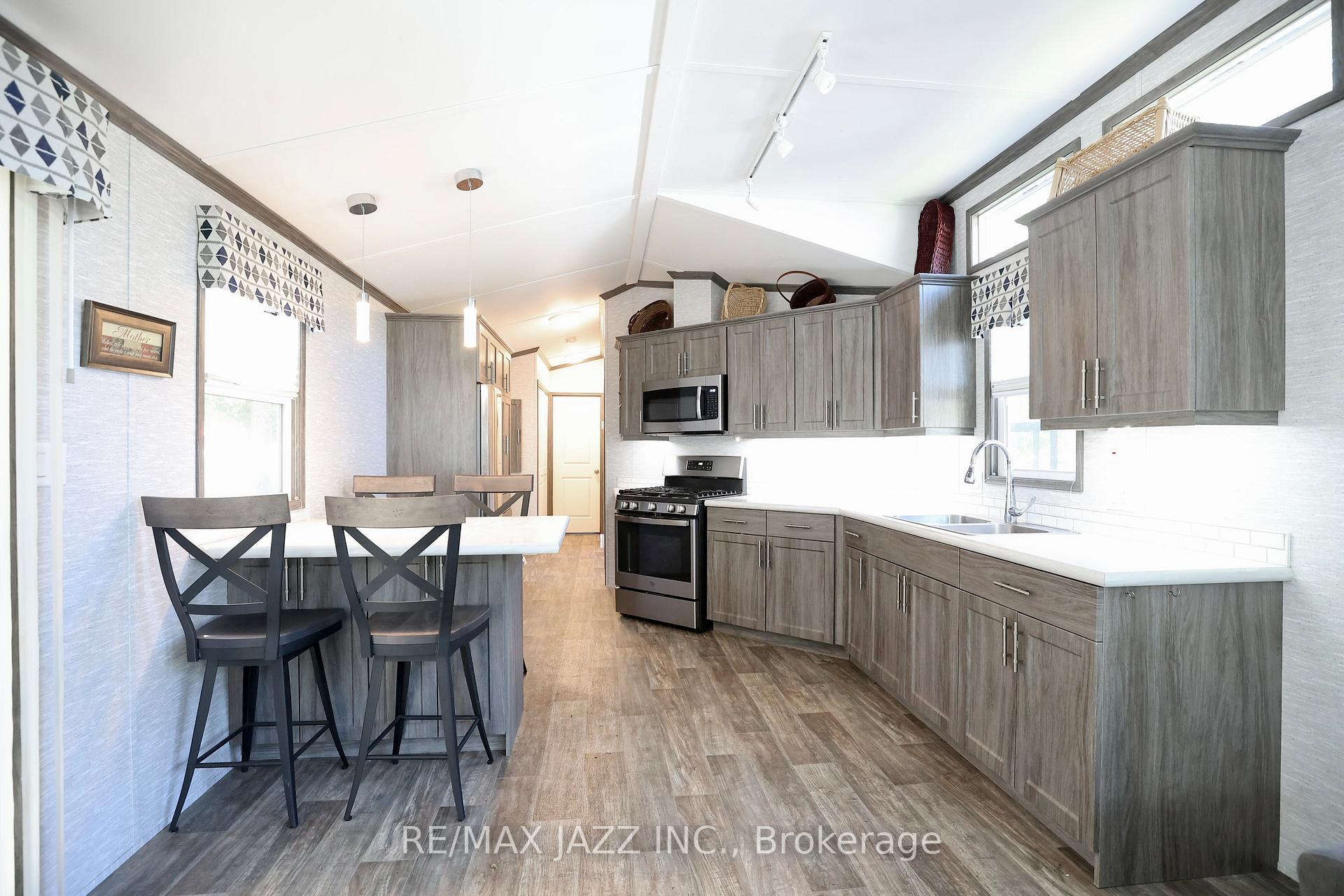 Photo 4 of Unit 819, 225 Platten Boulevard, Scugog, Rural Scugog — HOMEH