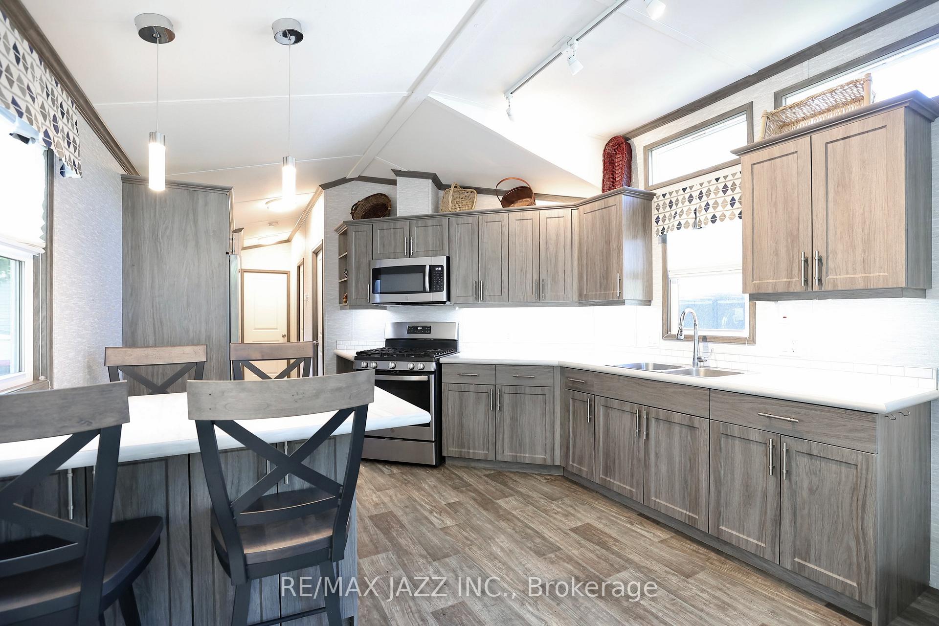 Photo 8 of Unit 819, 225 Platten Boulevard, Scugog, Rural Scugog — HOMEH