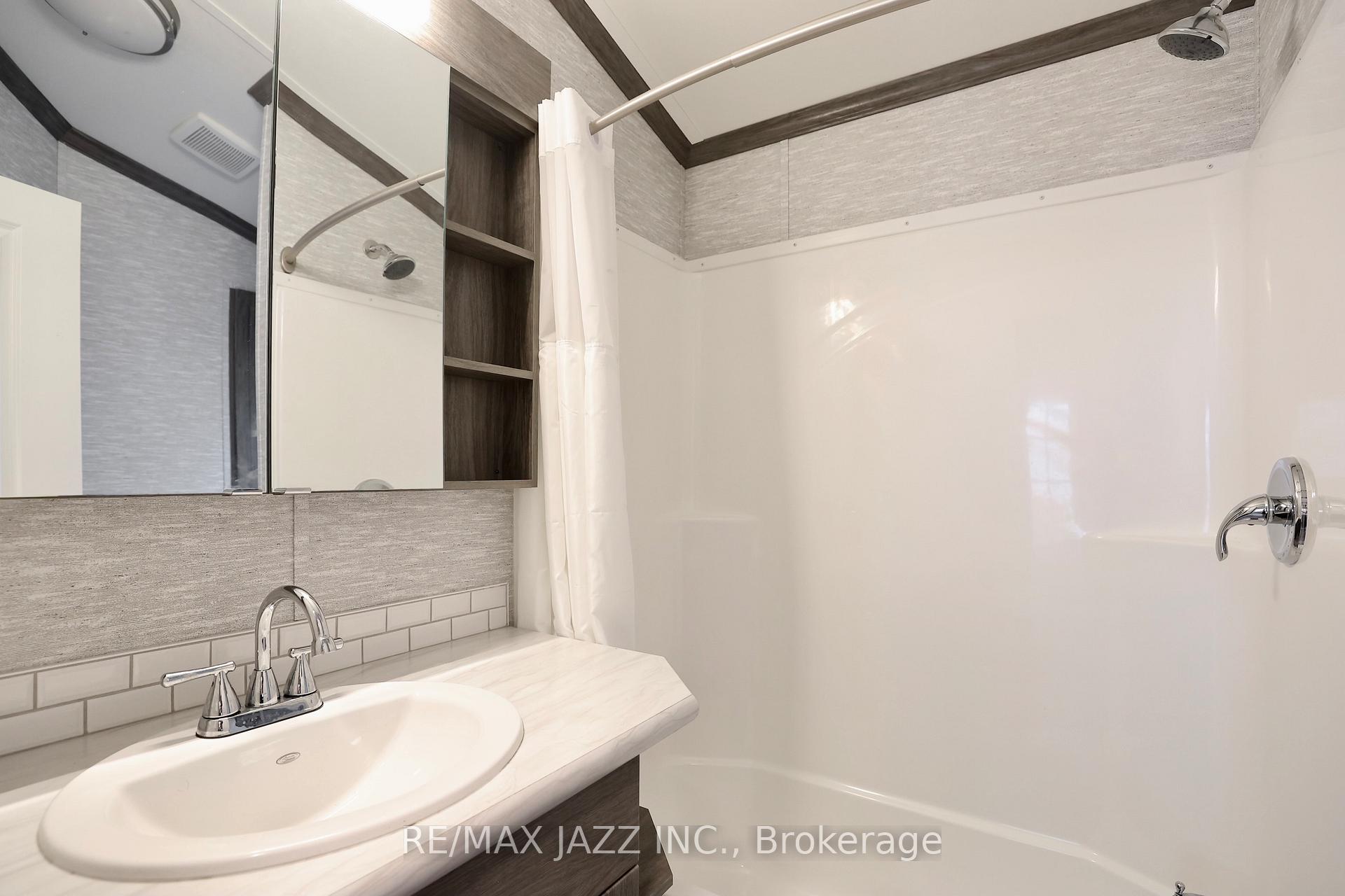 Photo 12 of Unit 819, 225 Platten Boulevard, Scugog, Rural Scugog — HOMEH