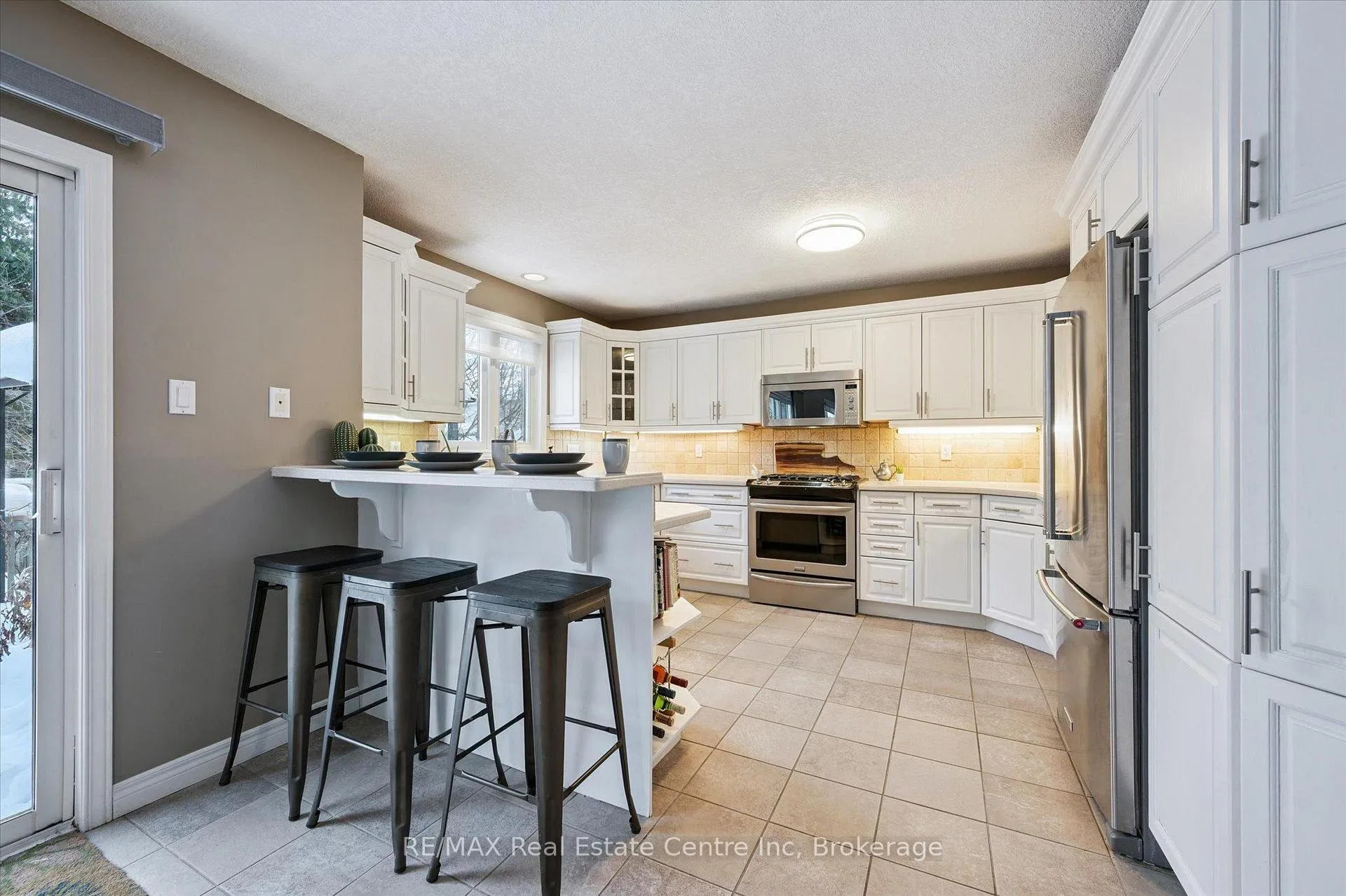 Photo 4 of 159 Summerfield Drive, Guelph, Pineridge/Westminster Woods — HOMEH