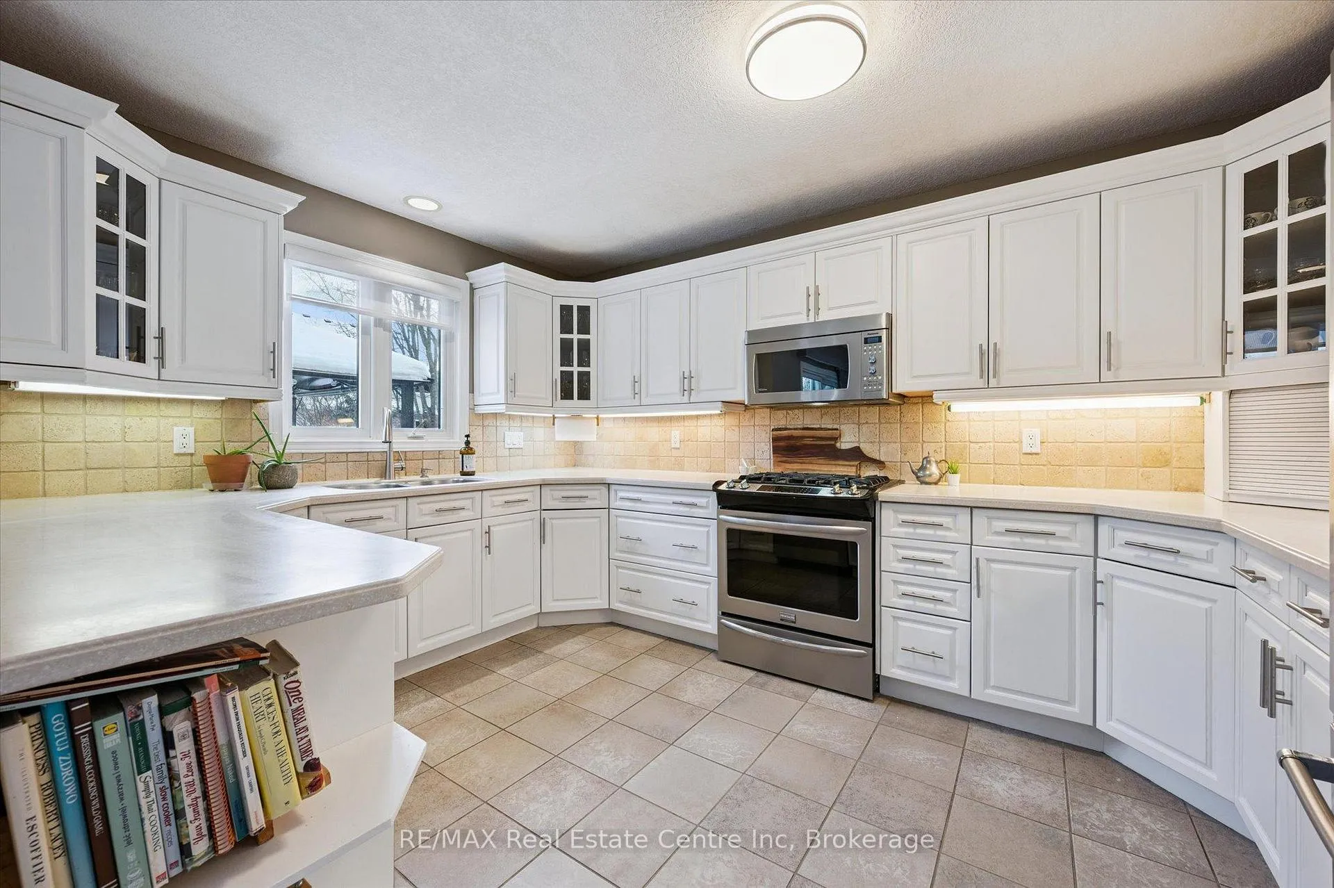 Photo 5 of 159 Summerfield Drive, Guelph, Pineridge/Westminster Woods — HOMEH