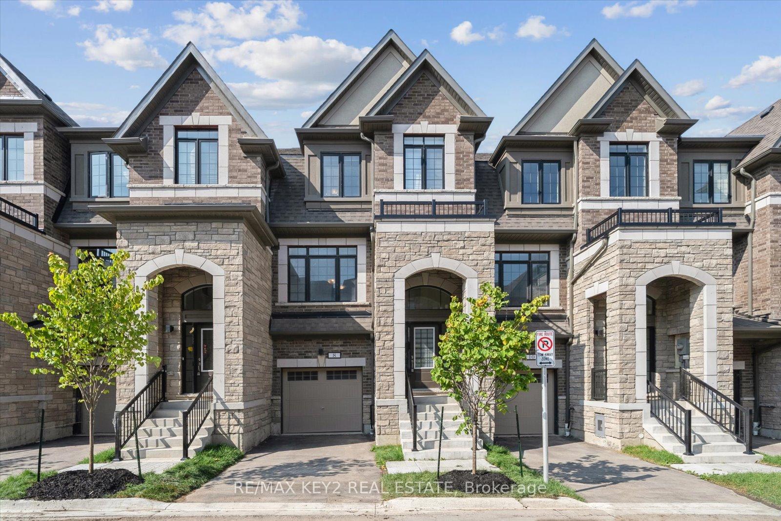 Photo 2 of 8 Calloway Way, Whitby, Downtown Whitby — HOMEH