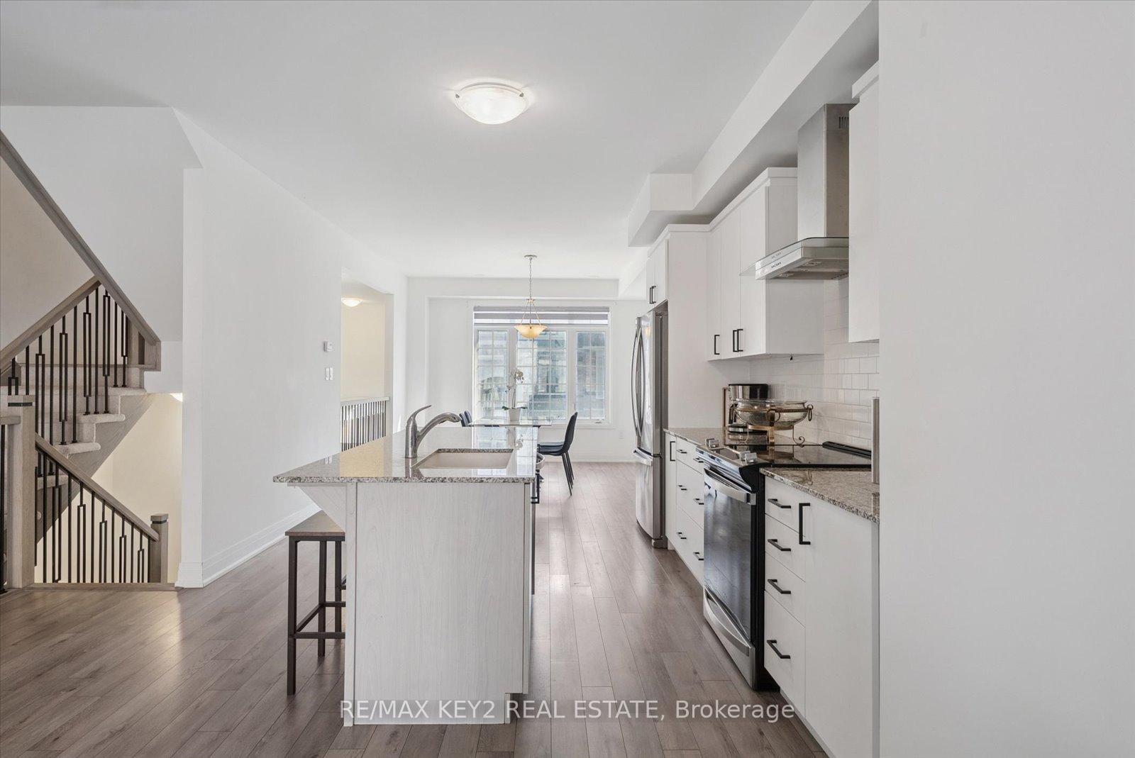 Photo 29 of 8 Calloway Way, Whitby, Downtown Whitby — HOMEH