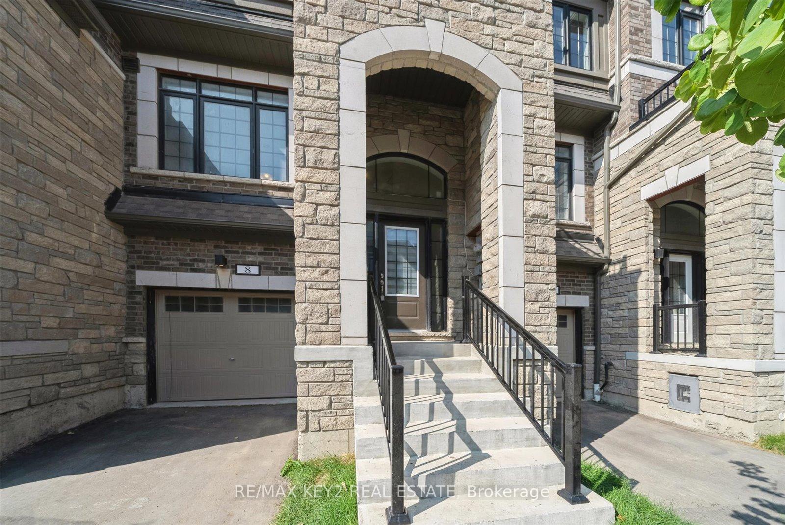 Photo 3 of 8 Calloway Way, Whitby, Downtown Whitby — HOMEH