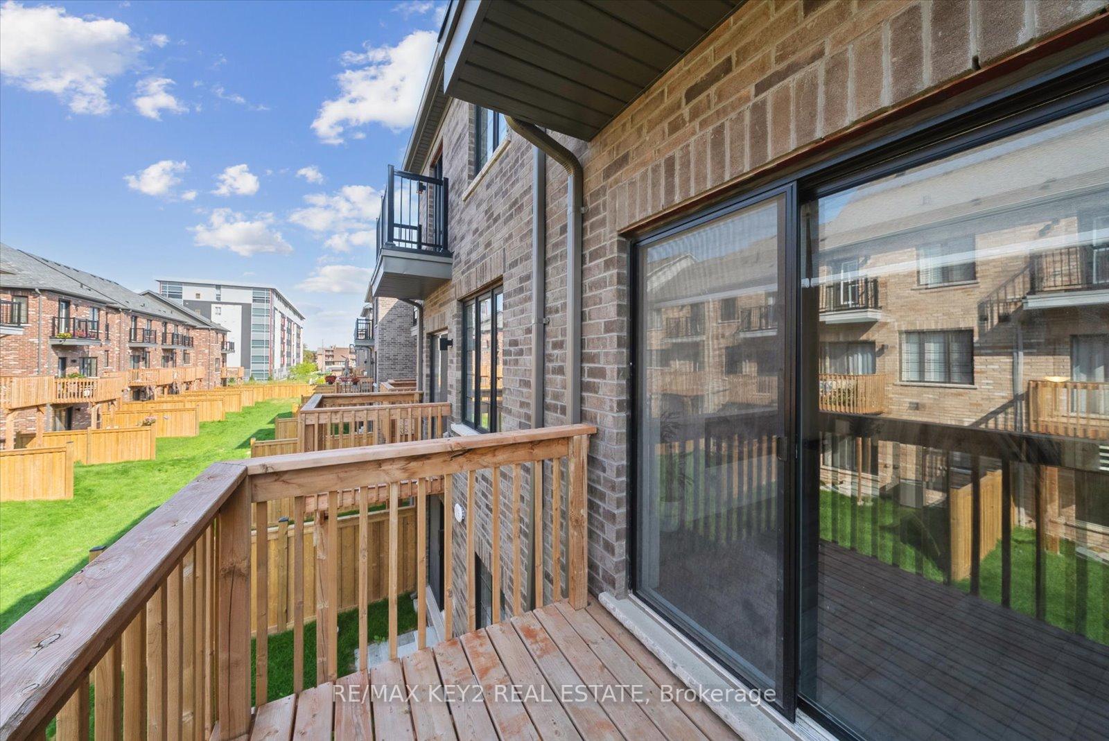 Photo 48 of 8 Calloway Way, Whitby, Downtown Whitby — HOMEH