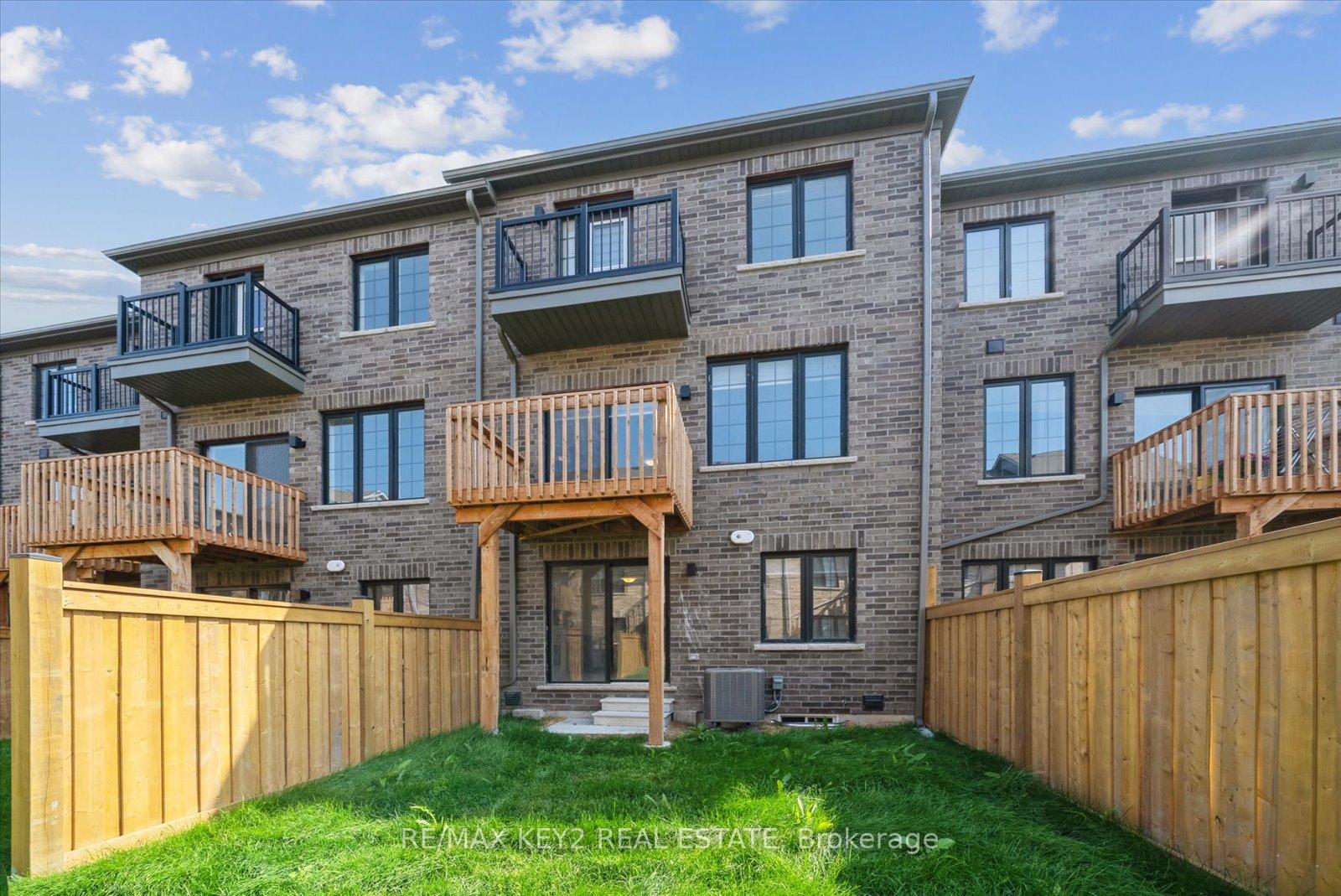 Photo 51 of 8 Calloway Way, Whitby, Downtown Whitby — HOMEH