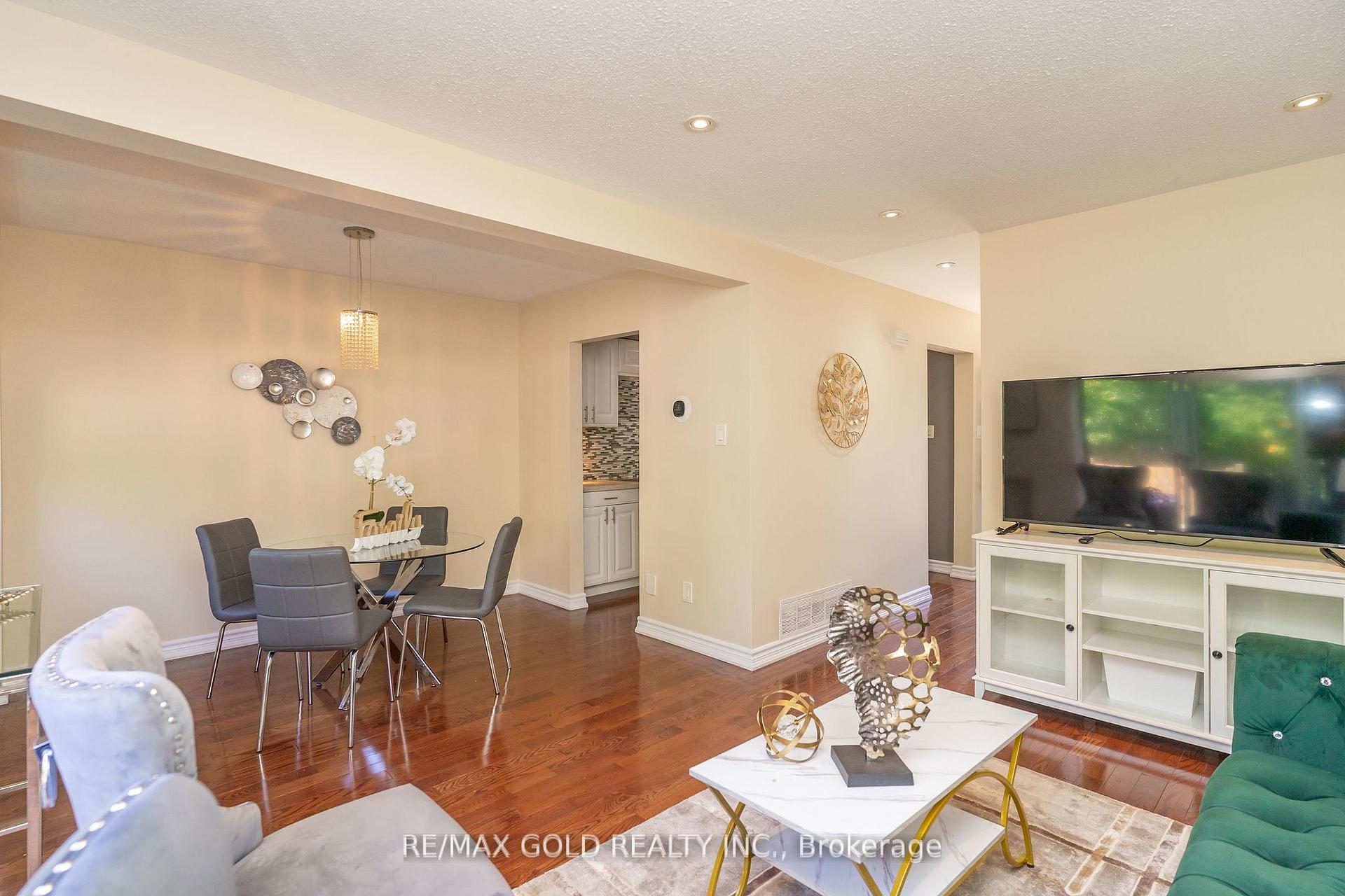 Photo 10 of Unit 61, 46 Dearbourne Boulevard, Brampton, Southgate — HOMEH