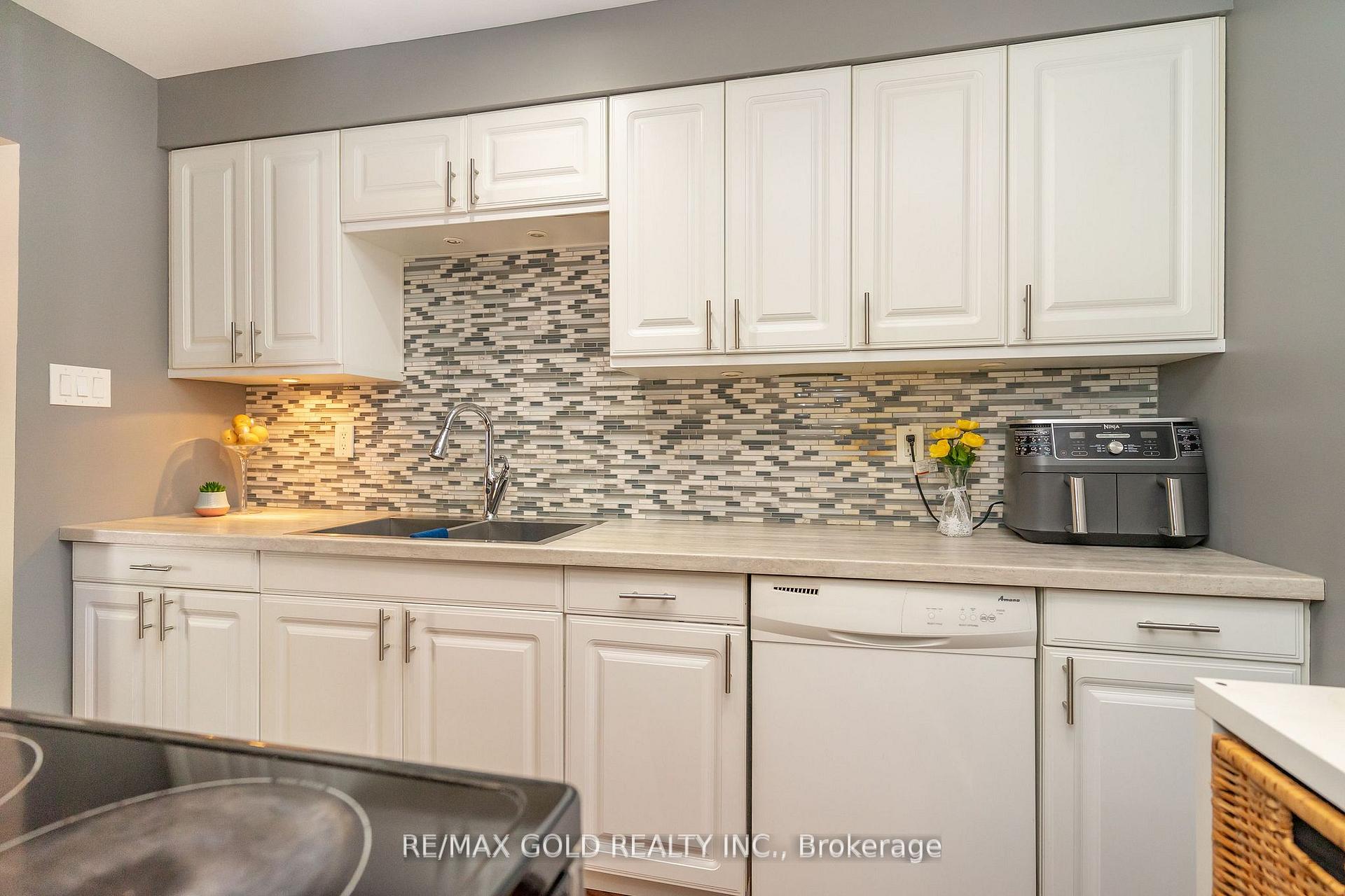 Photo 38 of Unit 61, 46 Dearbourne Boulevard, Brampton, Southgate — HOMEH