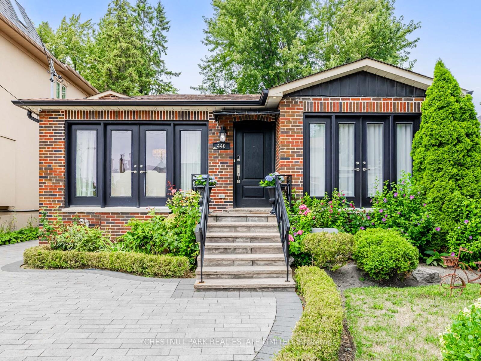 Front of 440 Glengarry Avenue