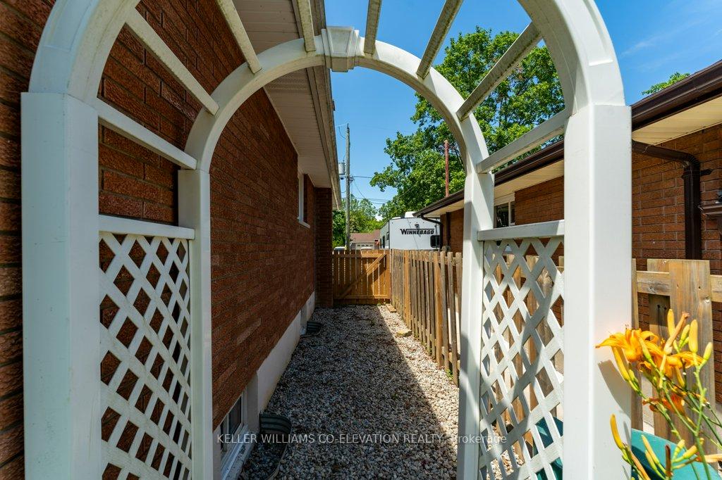 Photo 16 of 8 Ramlee Road, St. Catharines, Vine/Linwell — HOMEH