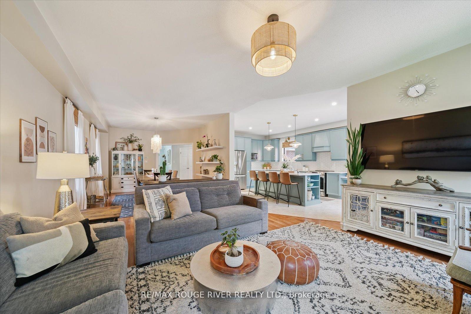 Photo 14 of 11 Helston Crescent, Whitby, Brooklin — HOMEH